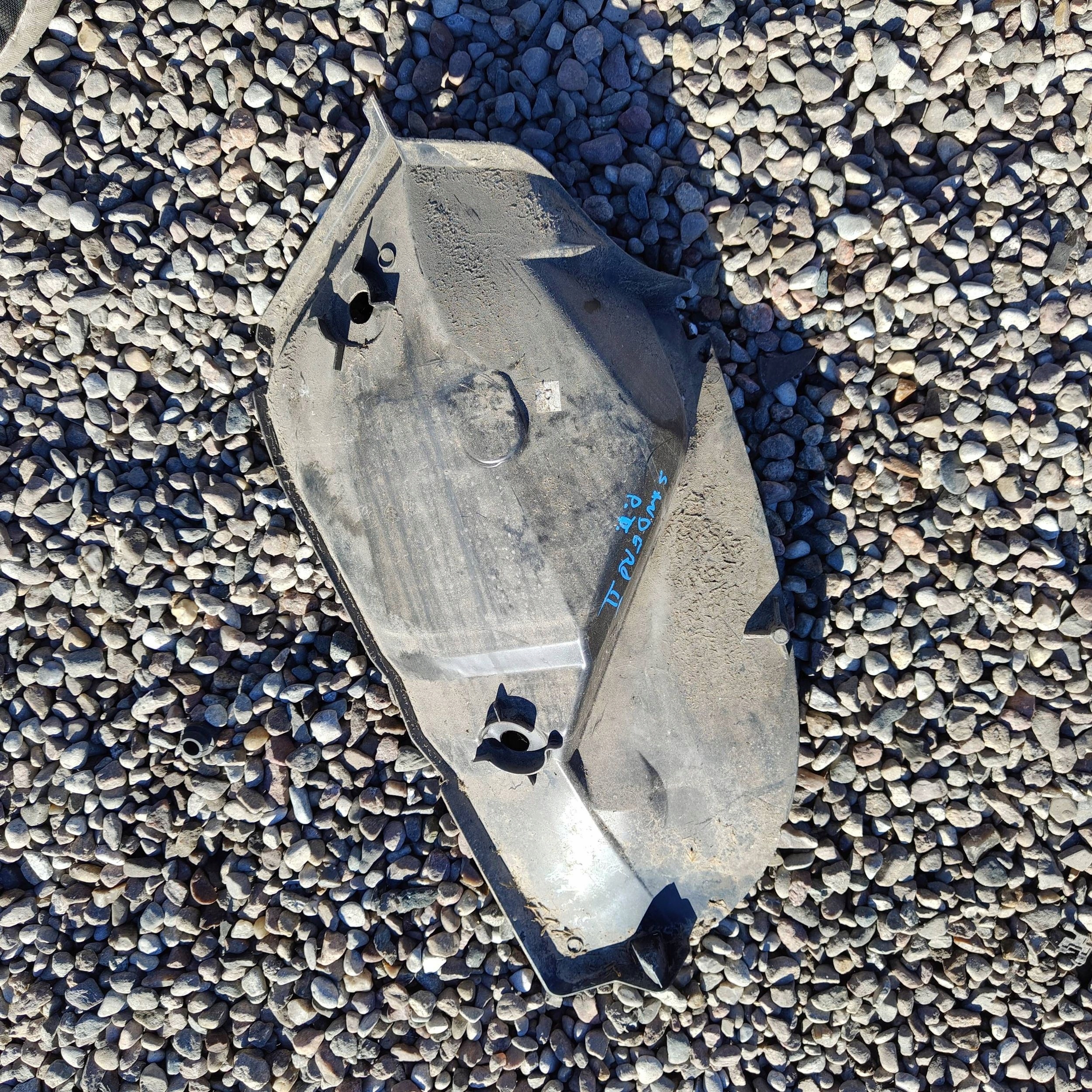 Dacia Sandero II 2018 rear part side right mudguard rear.