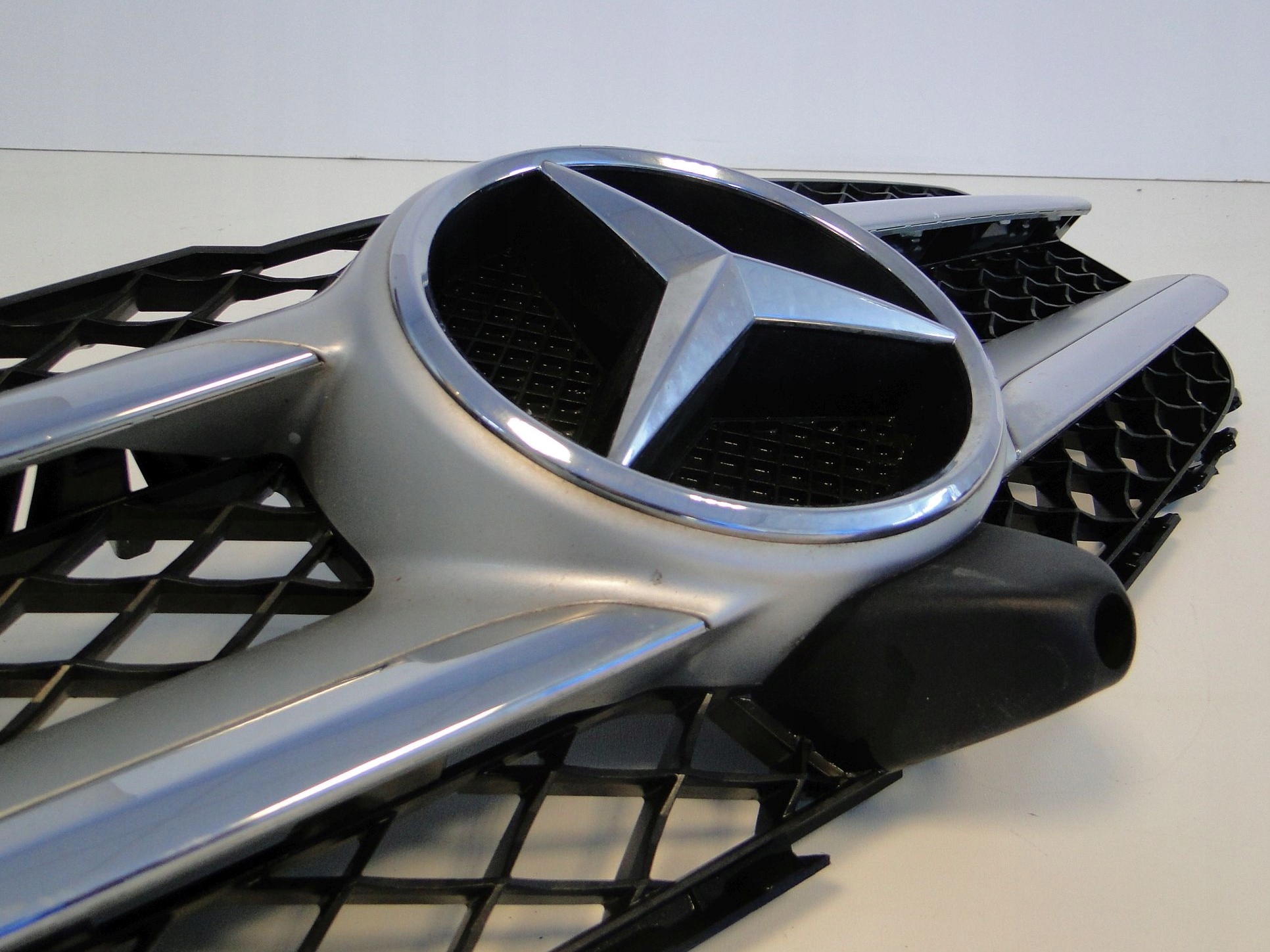 MERCEDES GLK X204 204 LIFT GRILL ATRAPA KAMERA Kolor srebrny