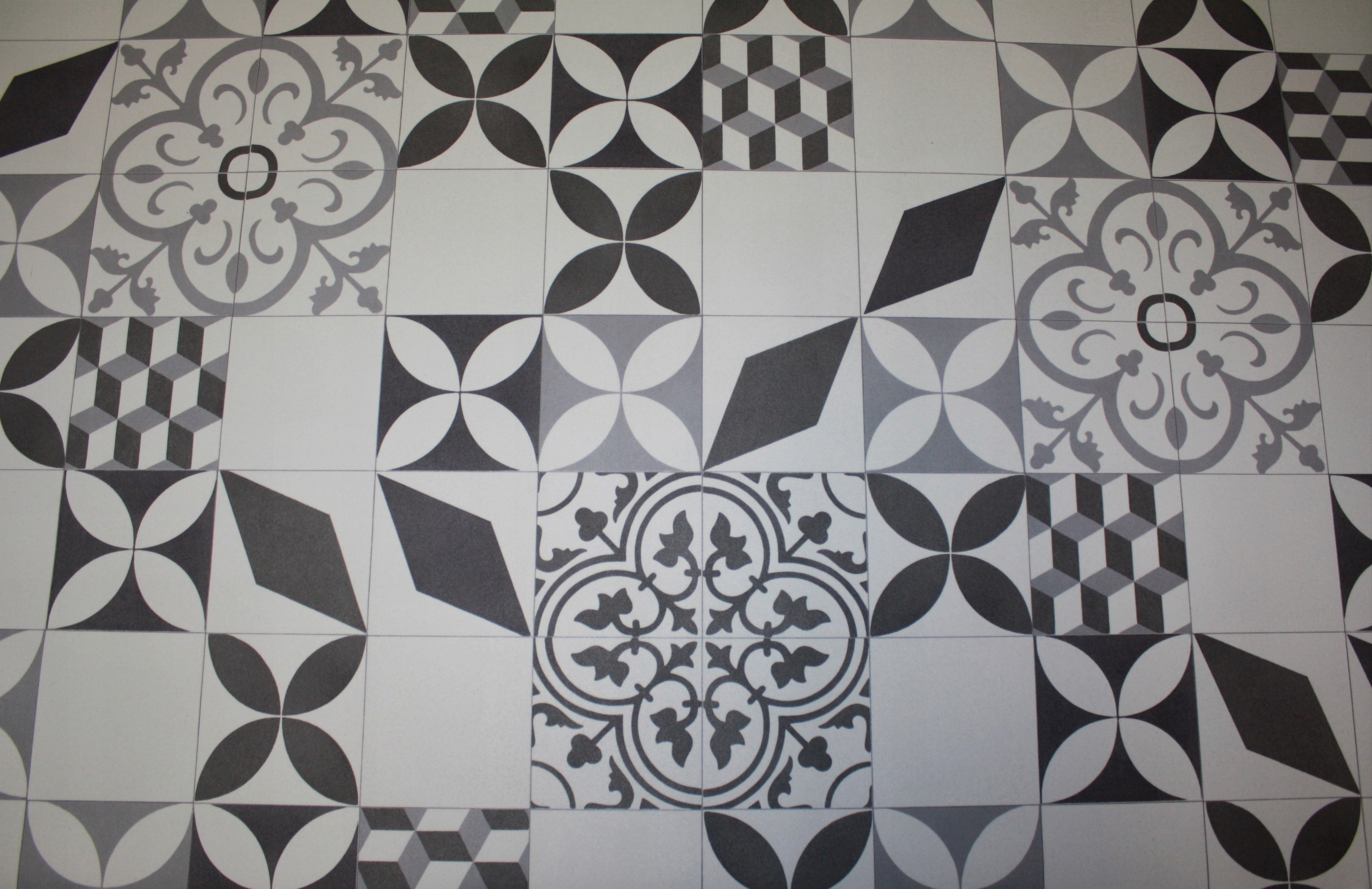 WYKŁADZINA PCV LINOLEUM PATCHWORK FELIZ 2M Kolor kremowy odcienie szarości