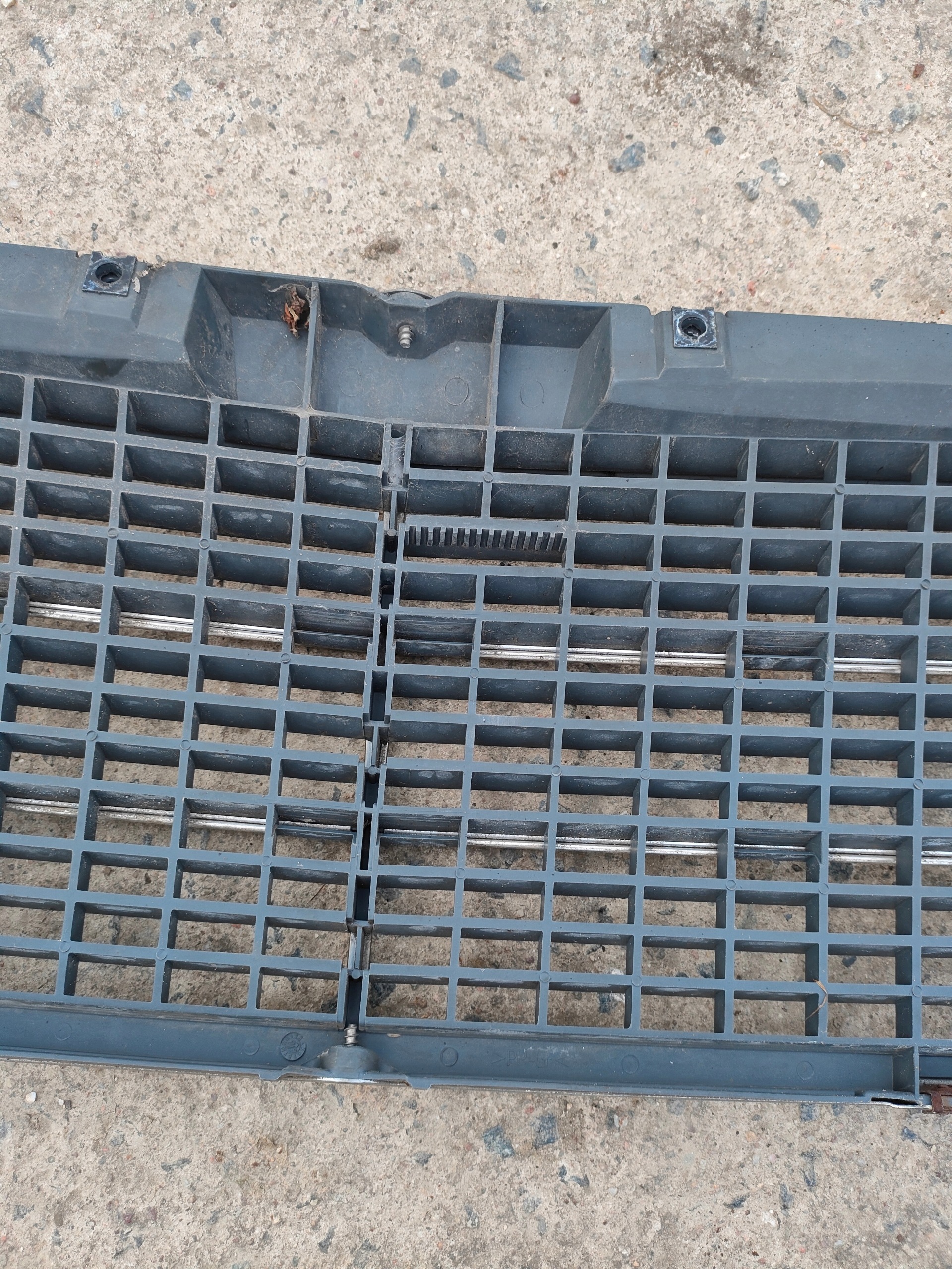 Grill Grill MERCEDES W210 2108880023