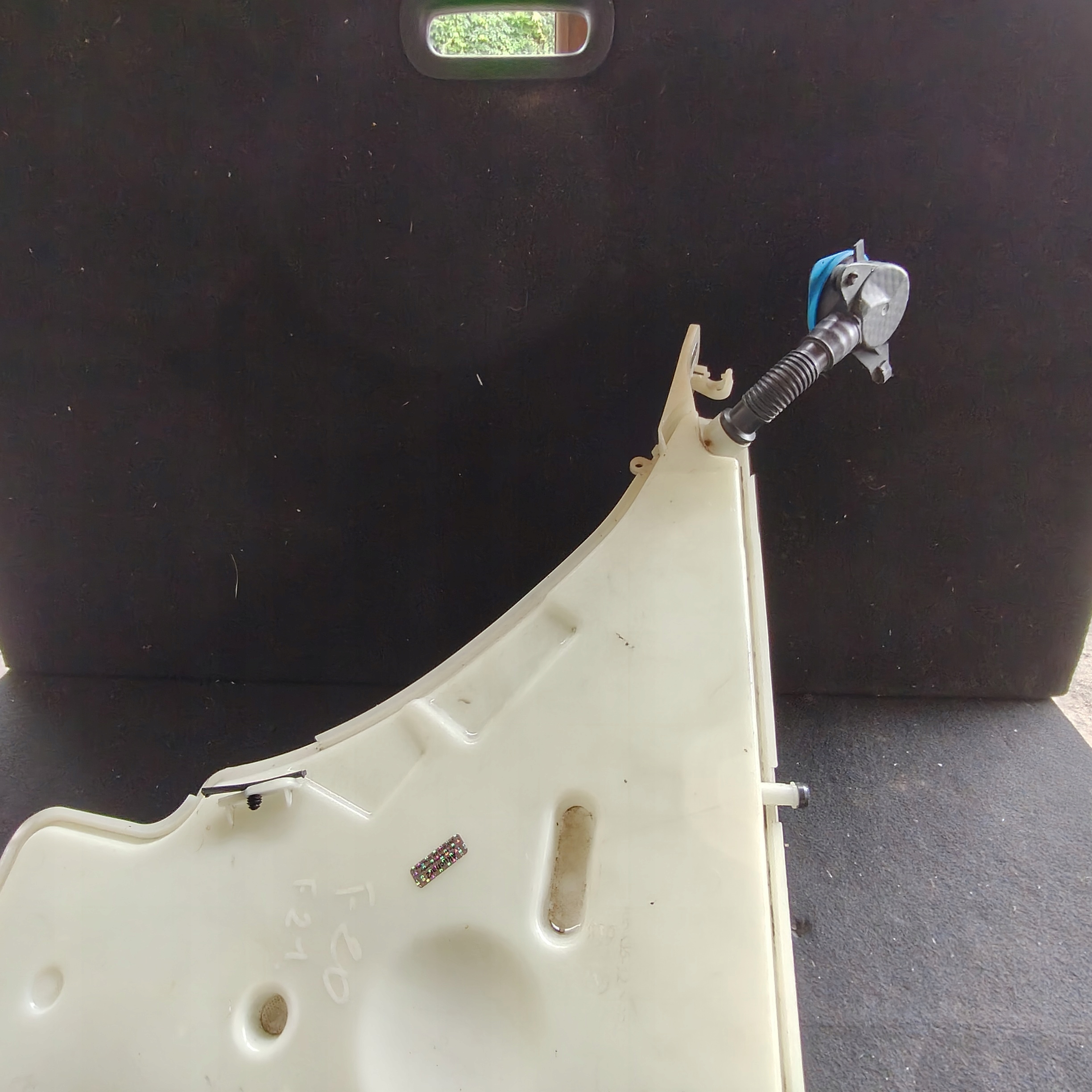 washer fluid tank BMW 10543512 F20