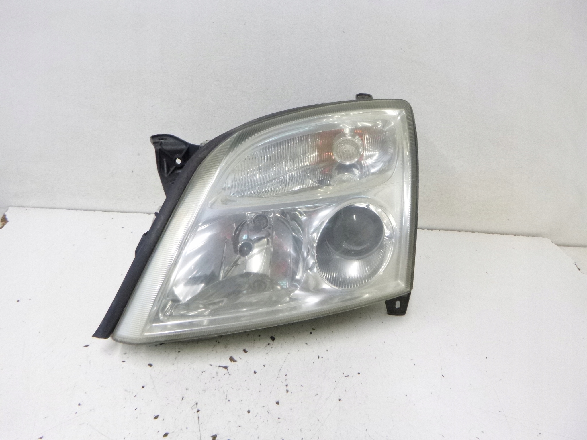 light front Opel Signum / Vectra C 04r. 15588700