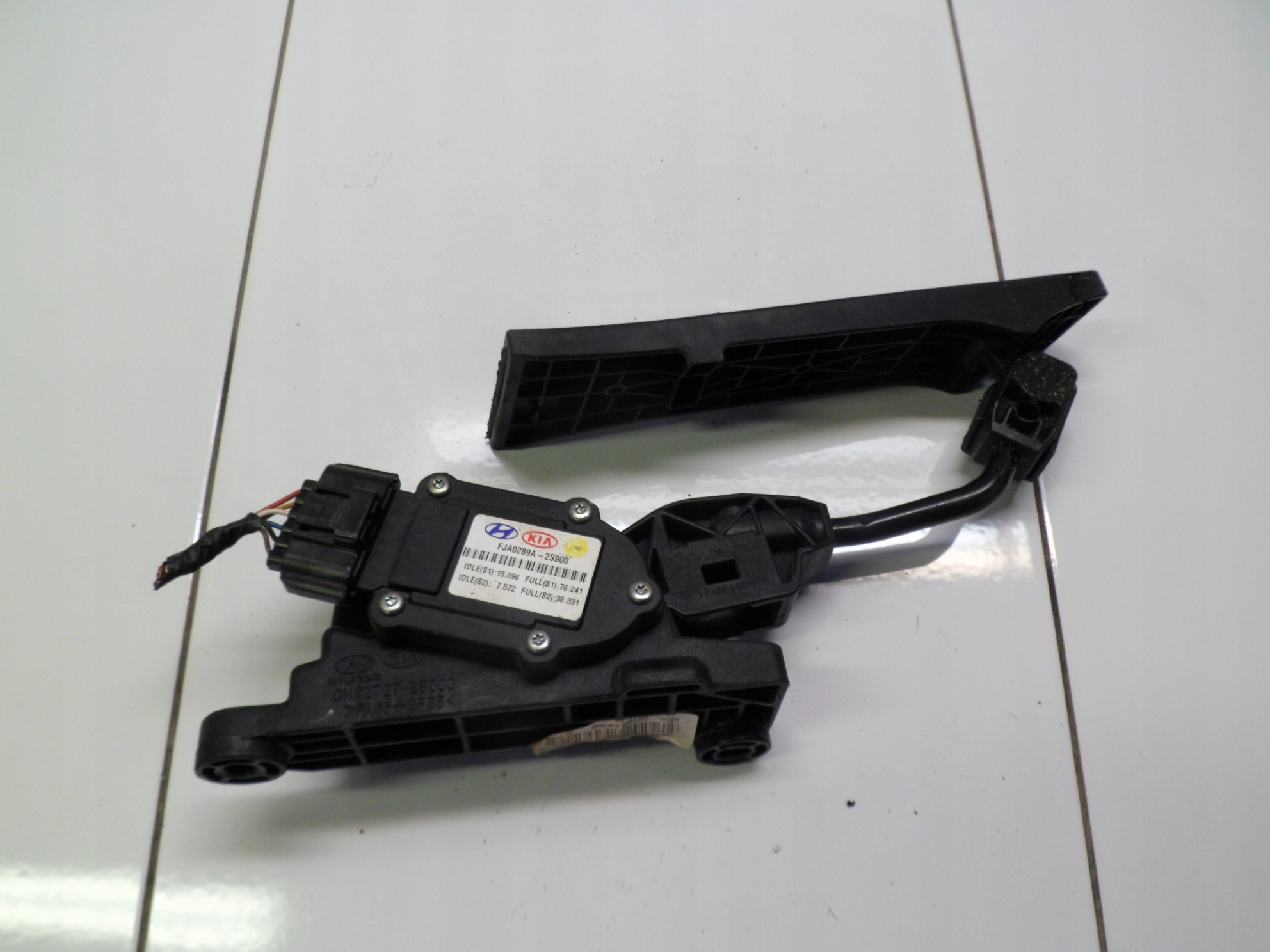 HYUNDAI I40 potentiometer accelerator pedal 32700 2S900