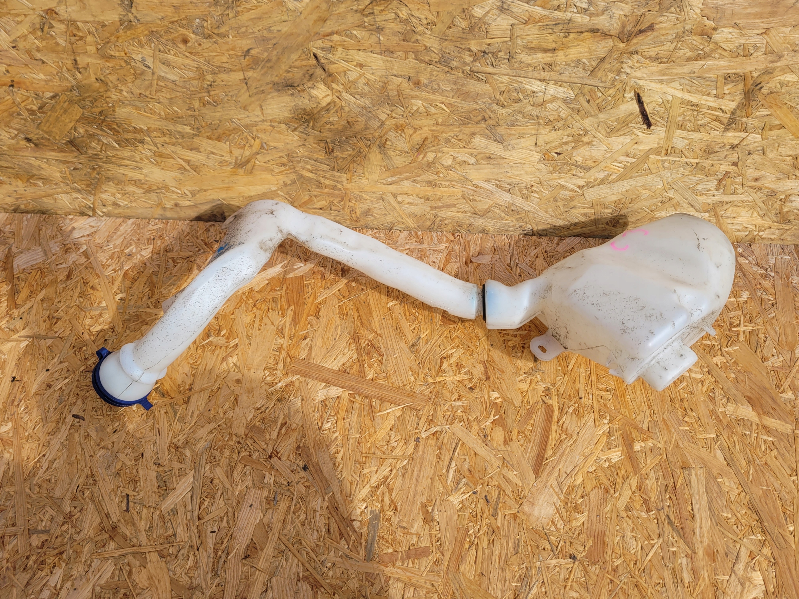 washer fluid tank PEUGEOT 208 2008 and C3 III
