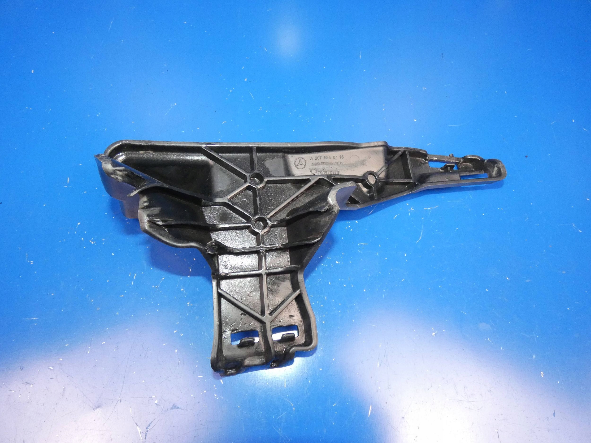 MERCEDES E KLASA W207 support holder of a bumper left front