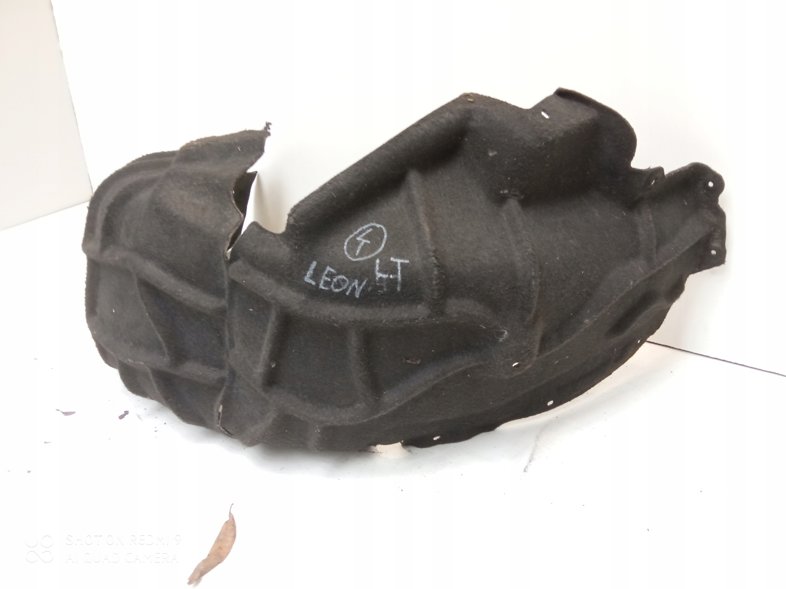 SEAT LEON mudguard left rear.