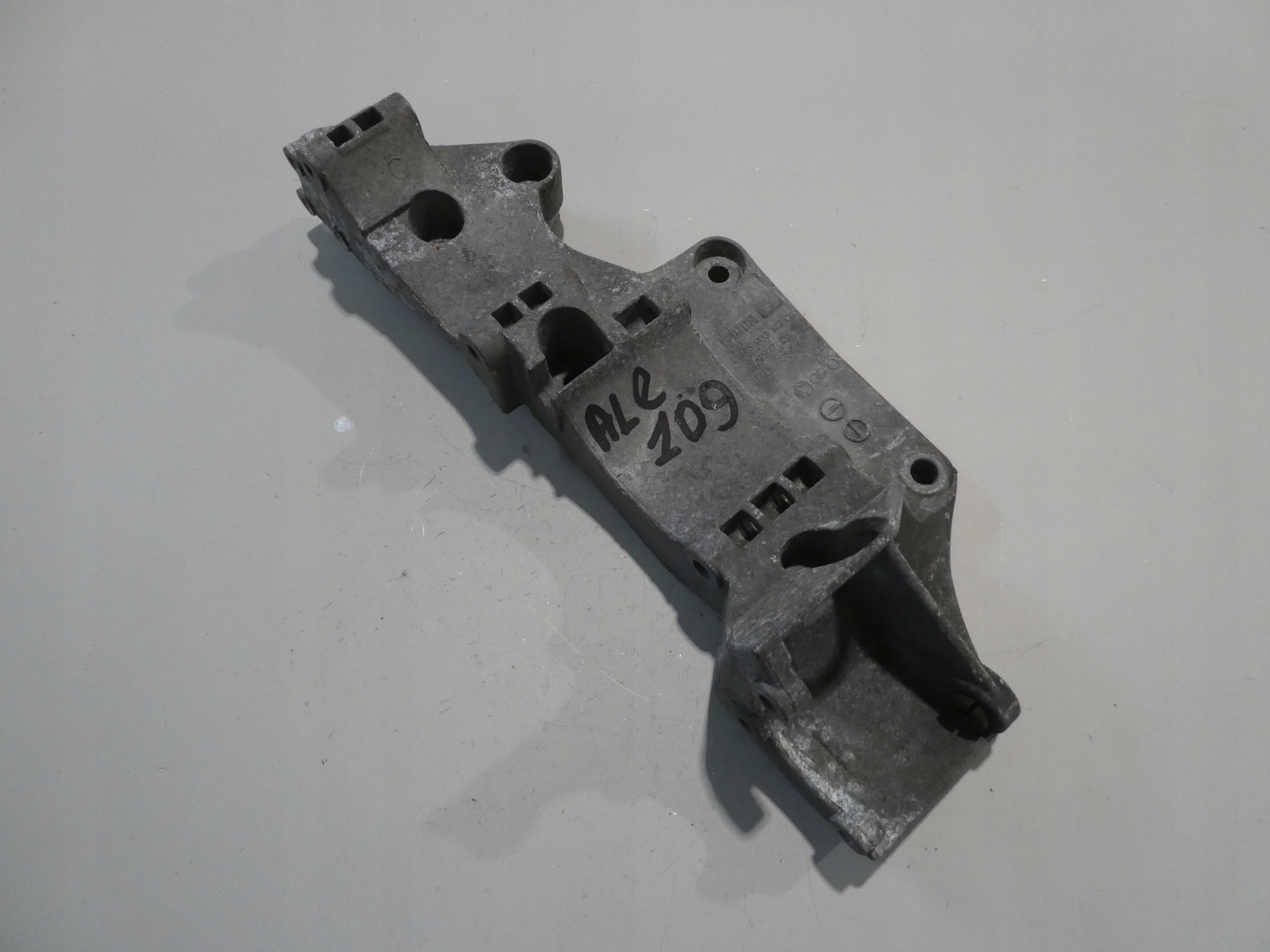 supporto alternatore 045903143C VW SEAT SKODA 1,9TDI