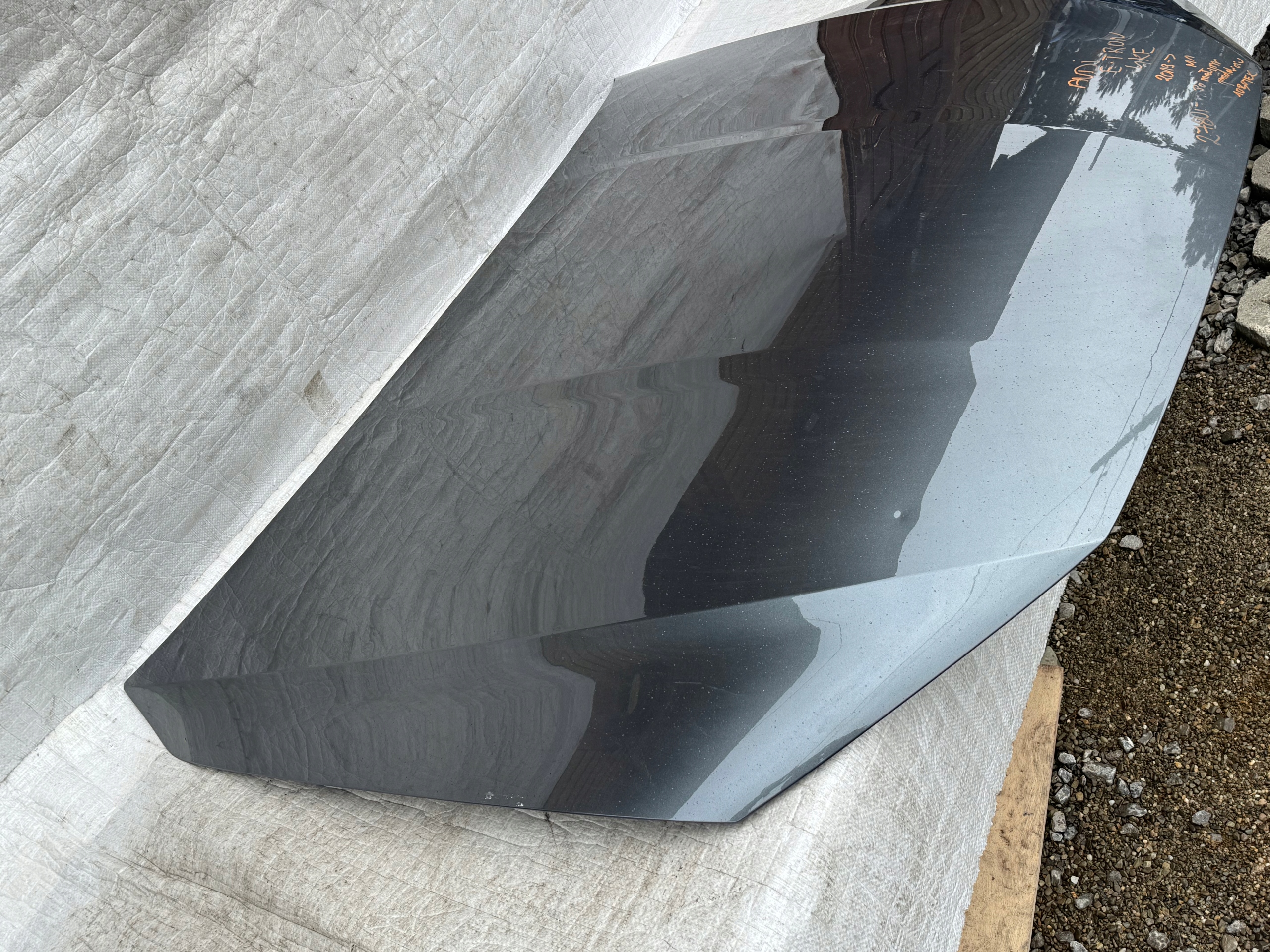 AUDI E-TRON 4KE MASKA 18- Producent części Audi OE