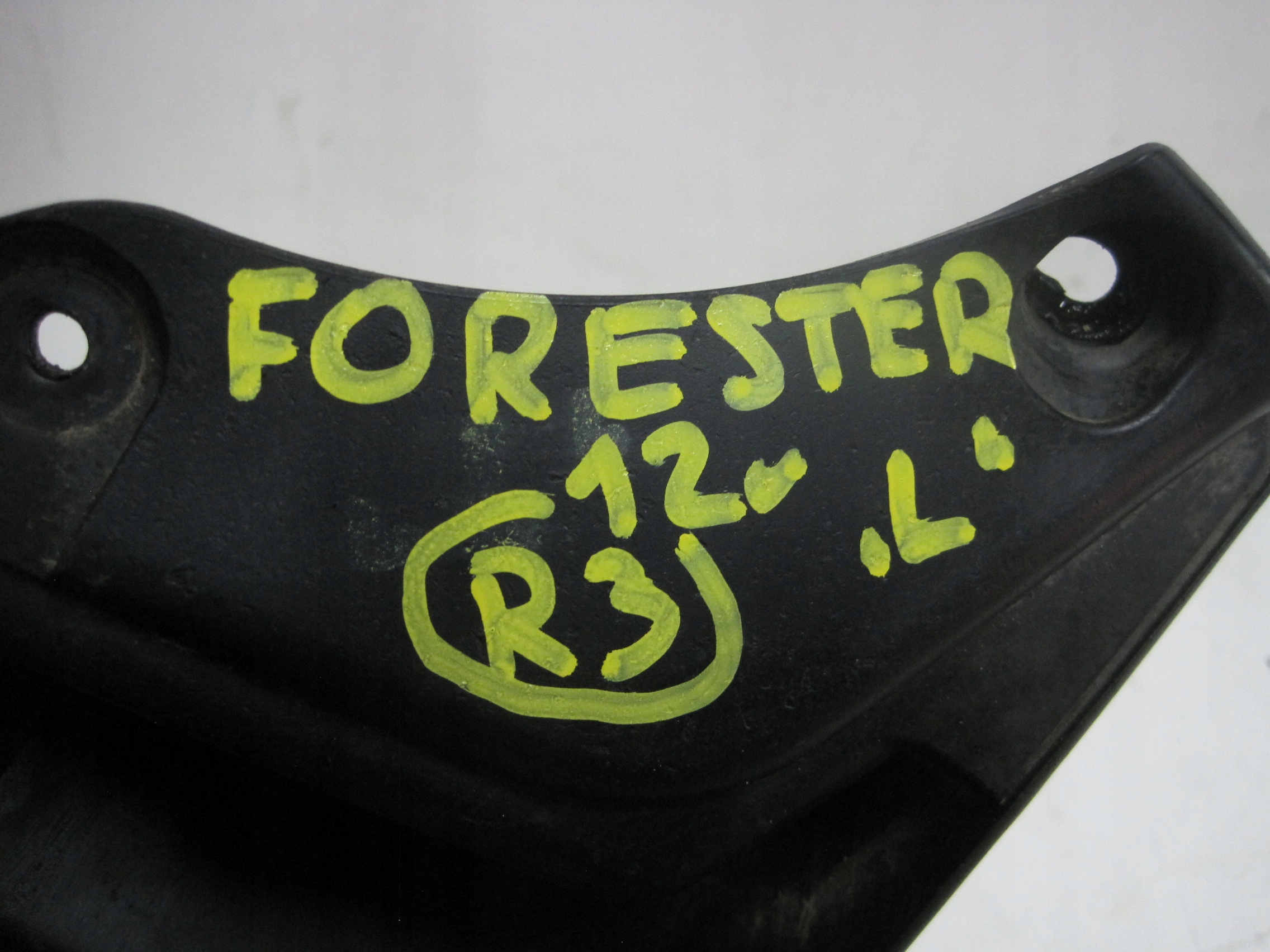 mudguard flap left SUBARU FORESTER III 12R front front