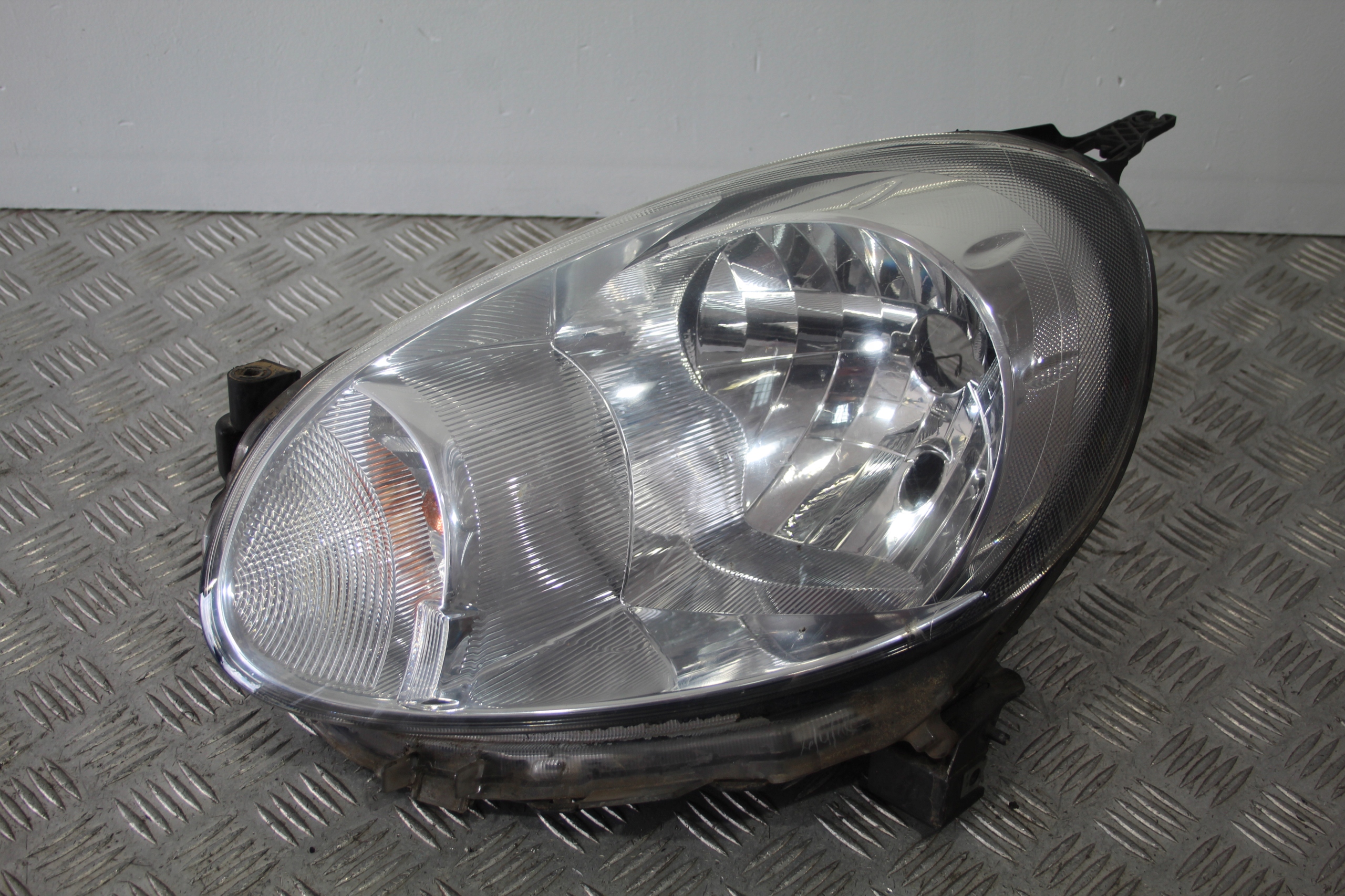 ФАРА ЛЕВЫЙ ПЕРЕД MICRA K13 26060-1hb0a