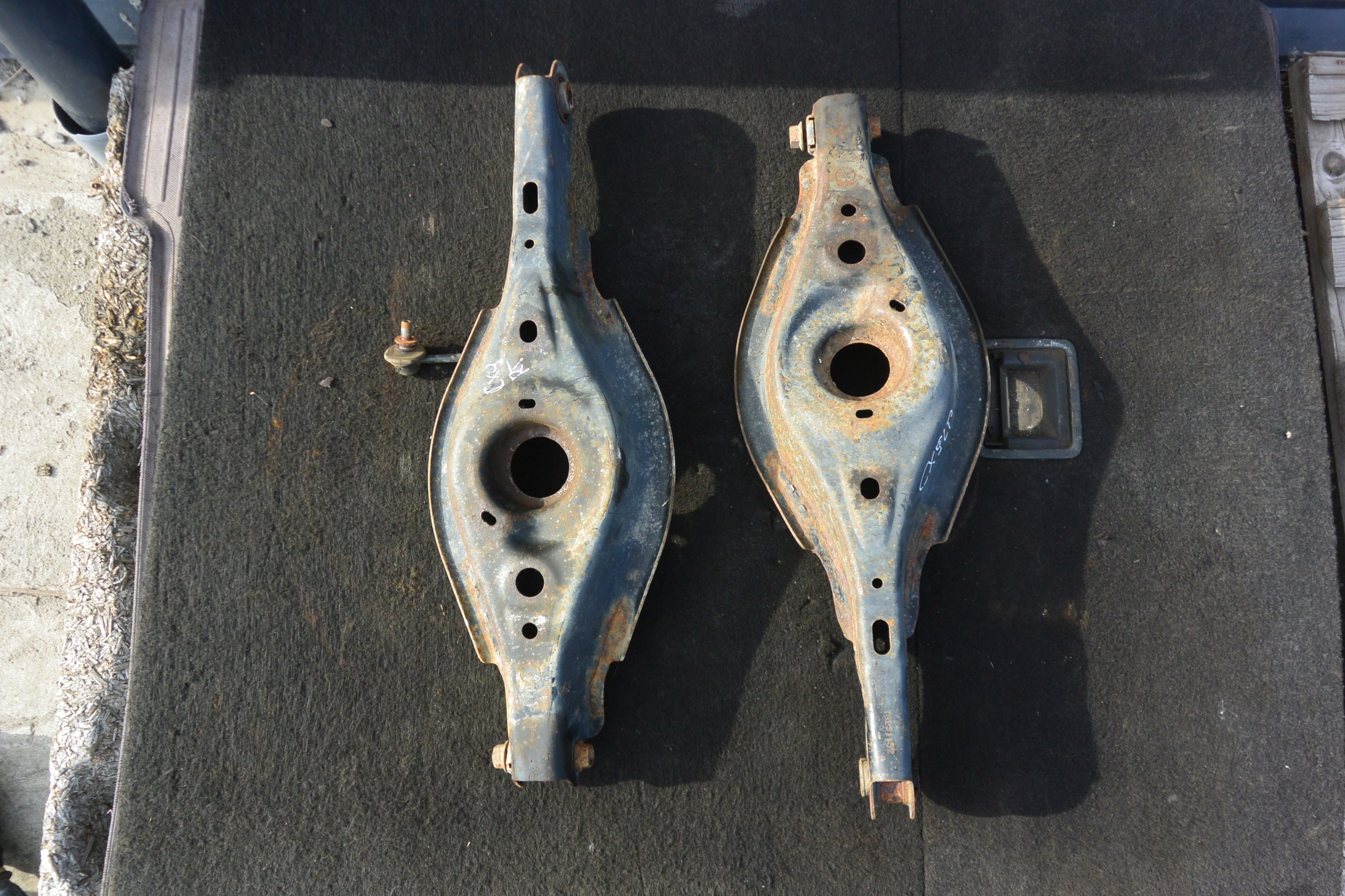 QUERLENKER UNTERER HECK RECHTS LINKS MAZDA CX9 II TC 16