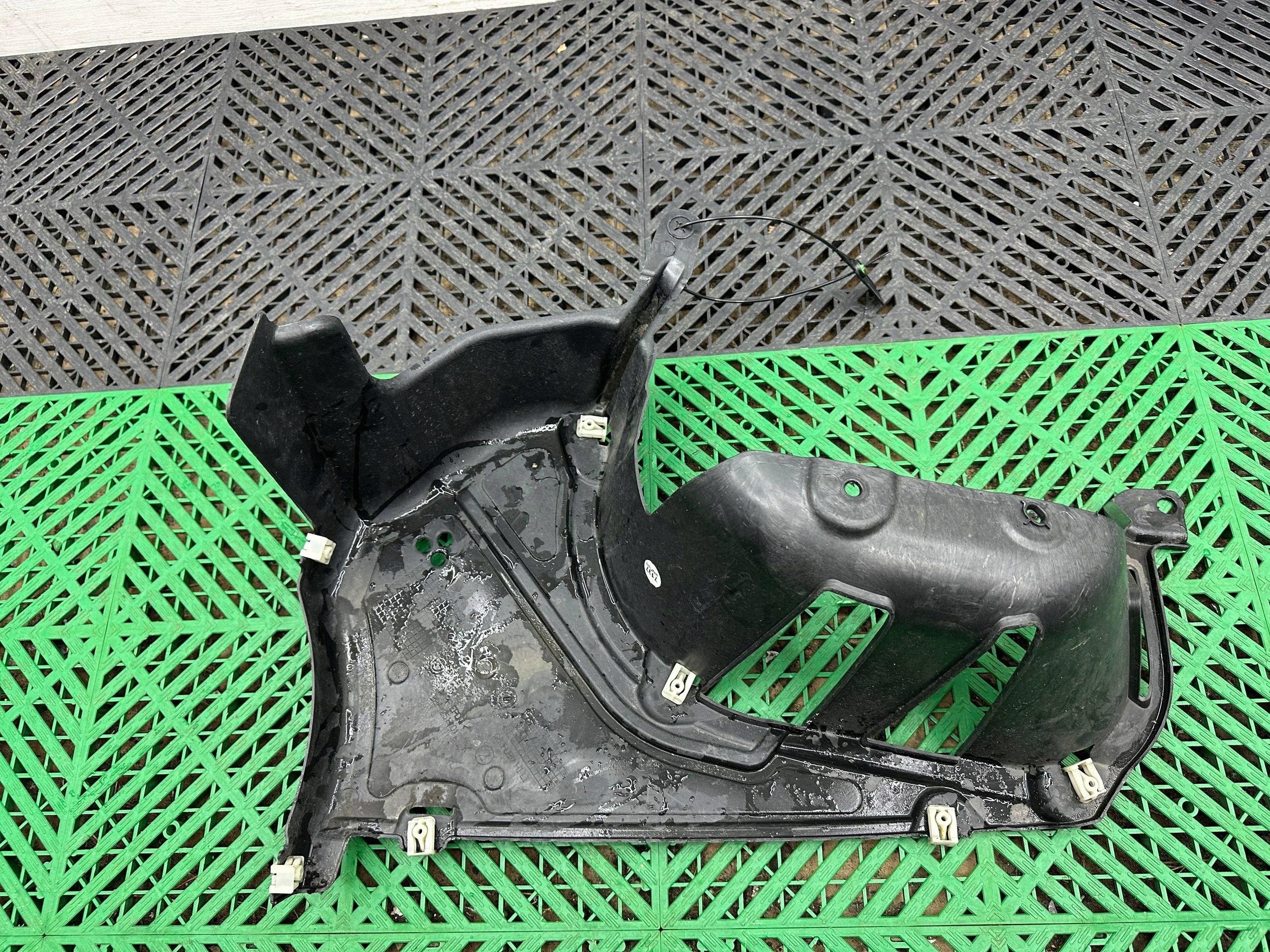 cover chassis BMW 5 G60 G61 9881705