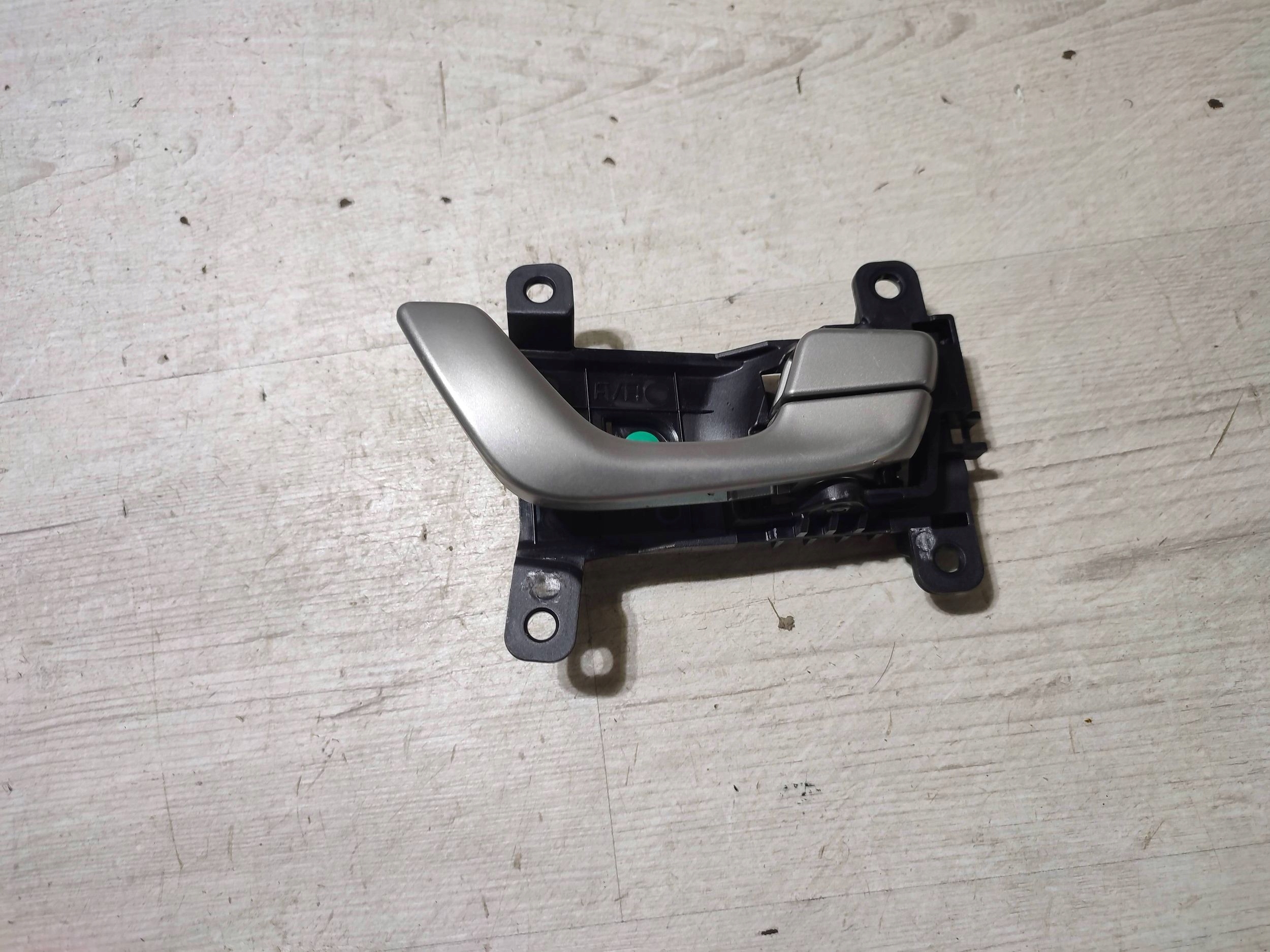 Hyundai Kona and 2018 front side right handle inner