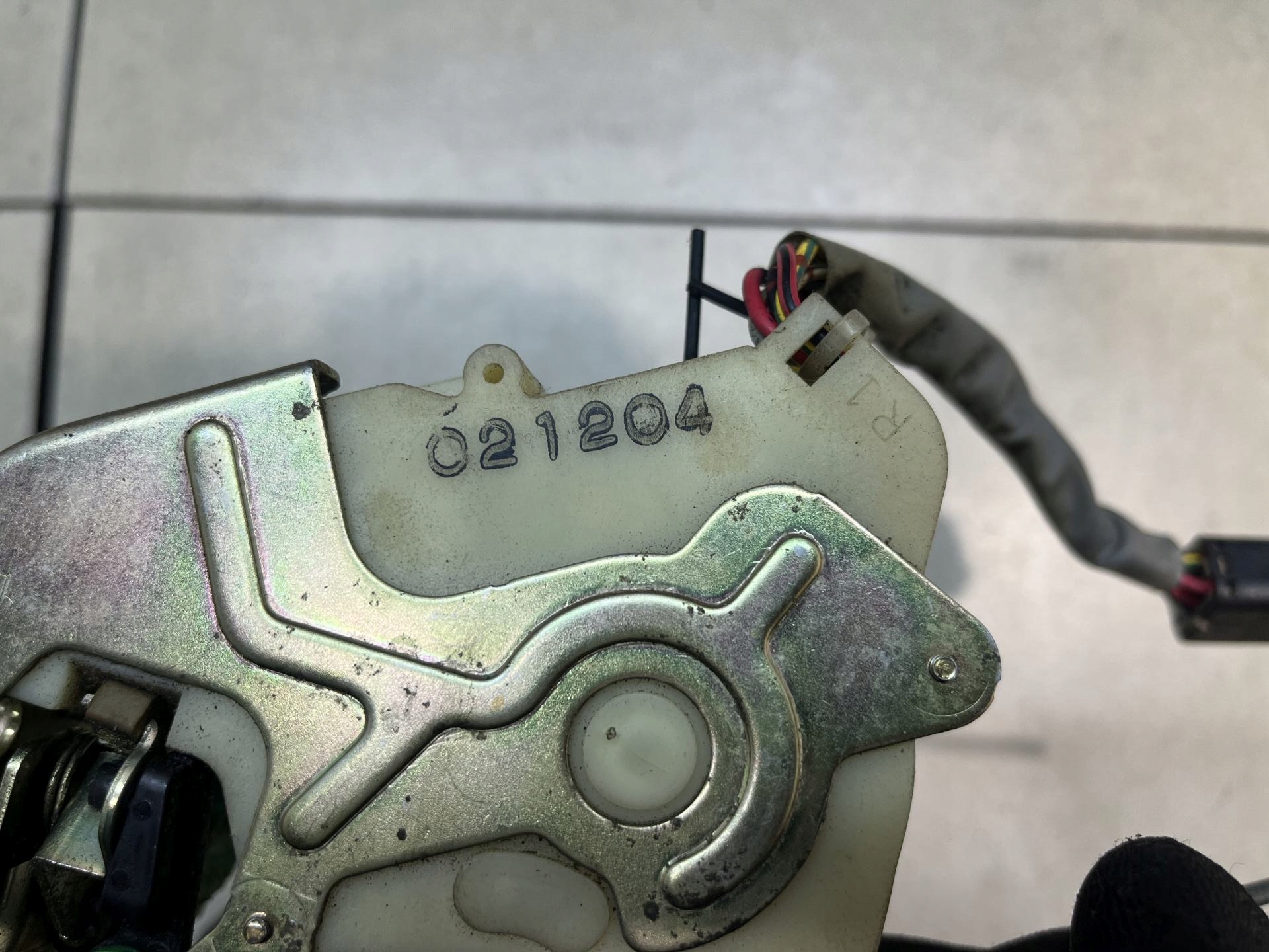 lock door right front 6 PIN KIA SORENTO and 2.5 CRDI