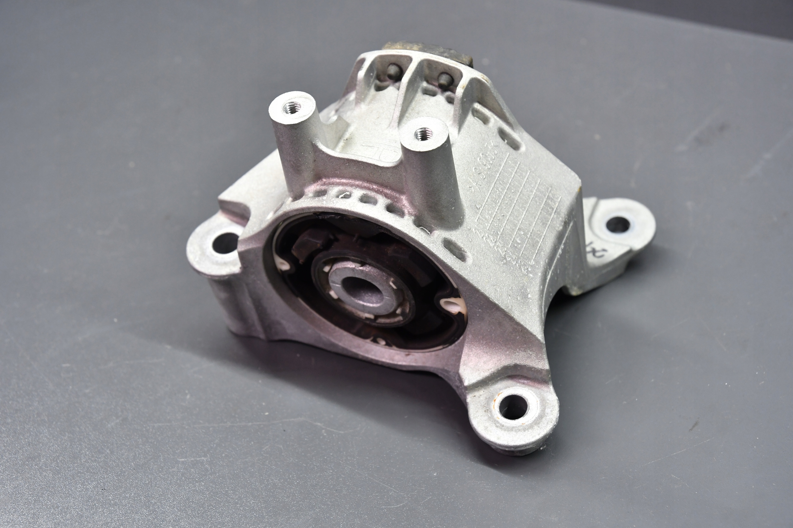 engine mount right sususpension of the engine BMW 5 G60 G61 7 G70