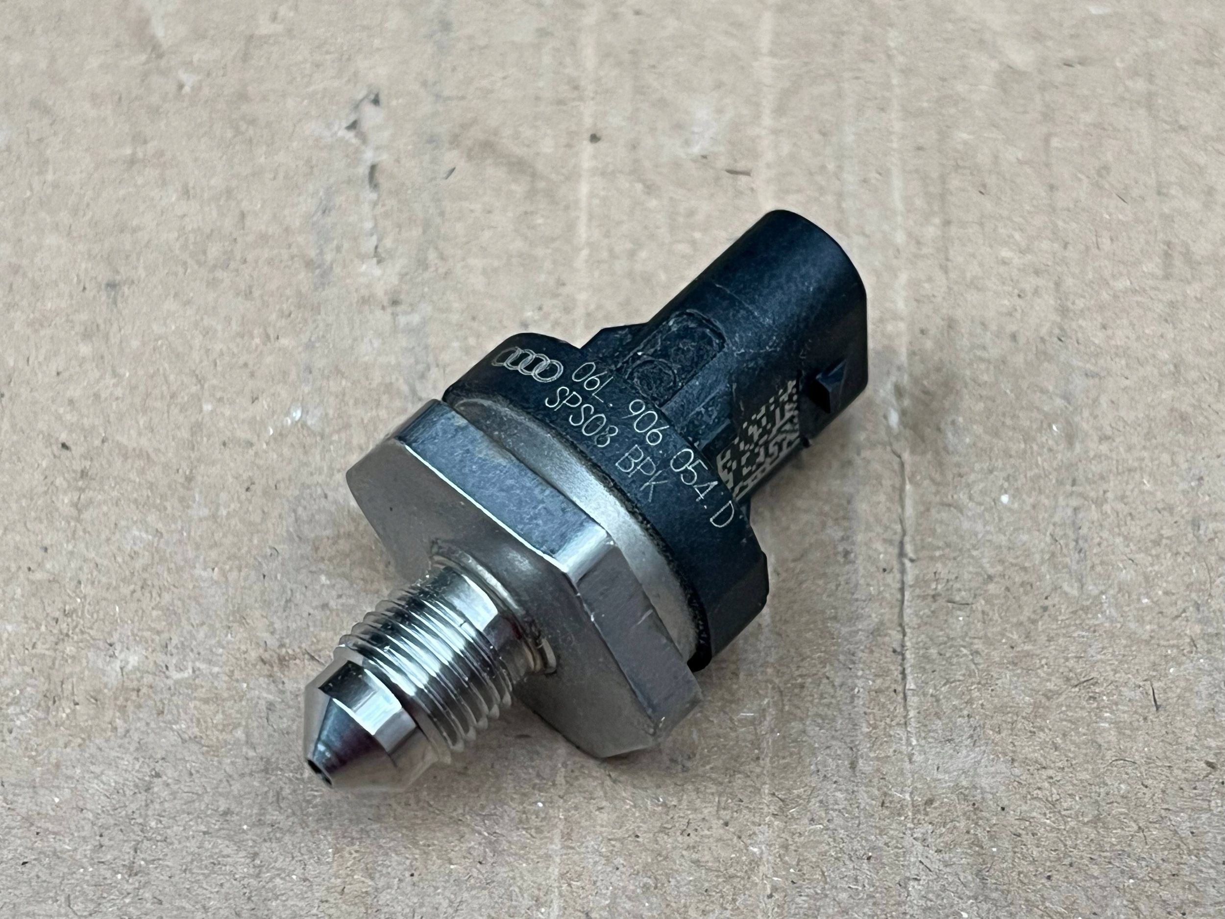 sensore pressione carburante AUDI A4 B9 06L906054D !J