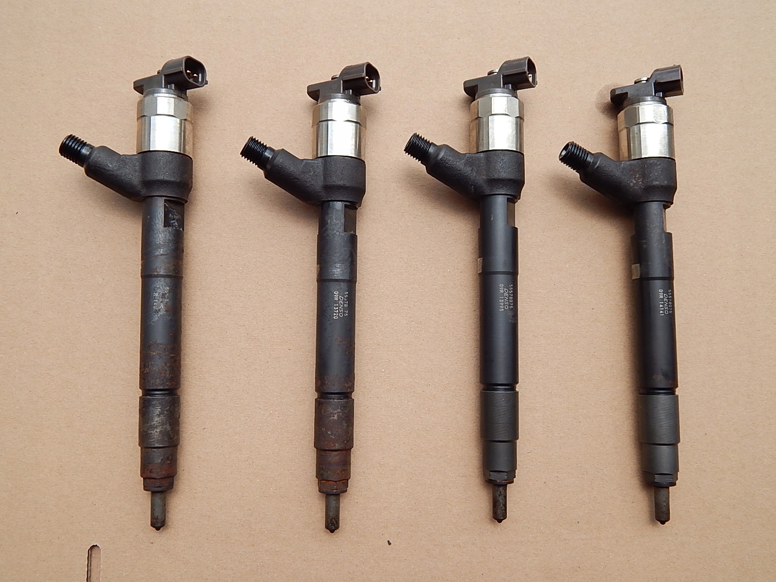 55578075 - OPEL ASTRA J 1.6 CDTI ИНЖЕКТОРЫ В СБОРЕ