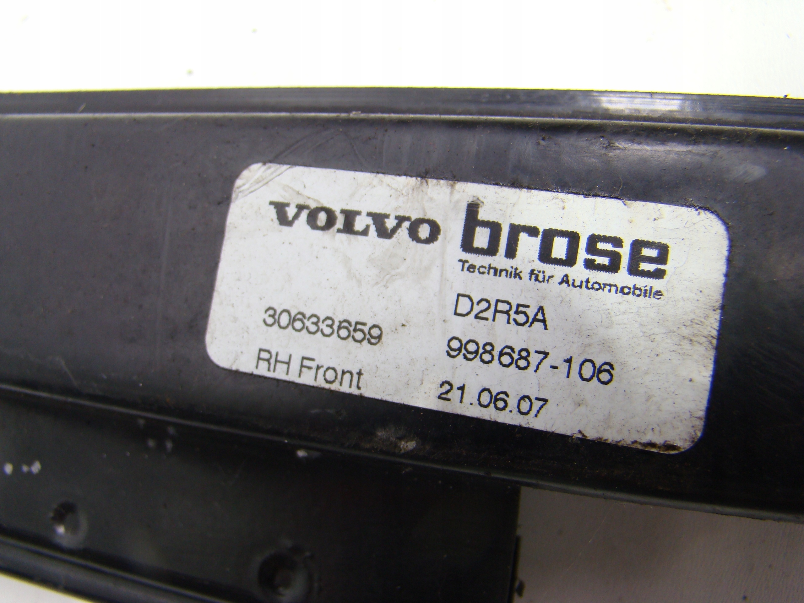 VOLVO C70 II - PODNOŚNIK PRAWY PRZÓD 30633659 30798108AB 31217073 Producent części Volvo OE