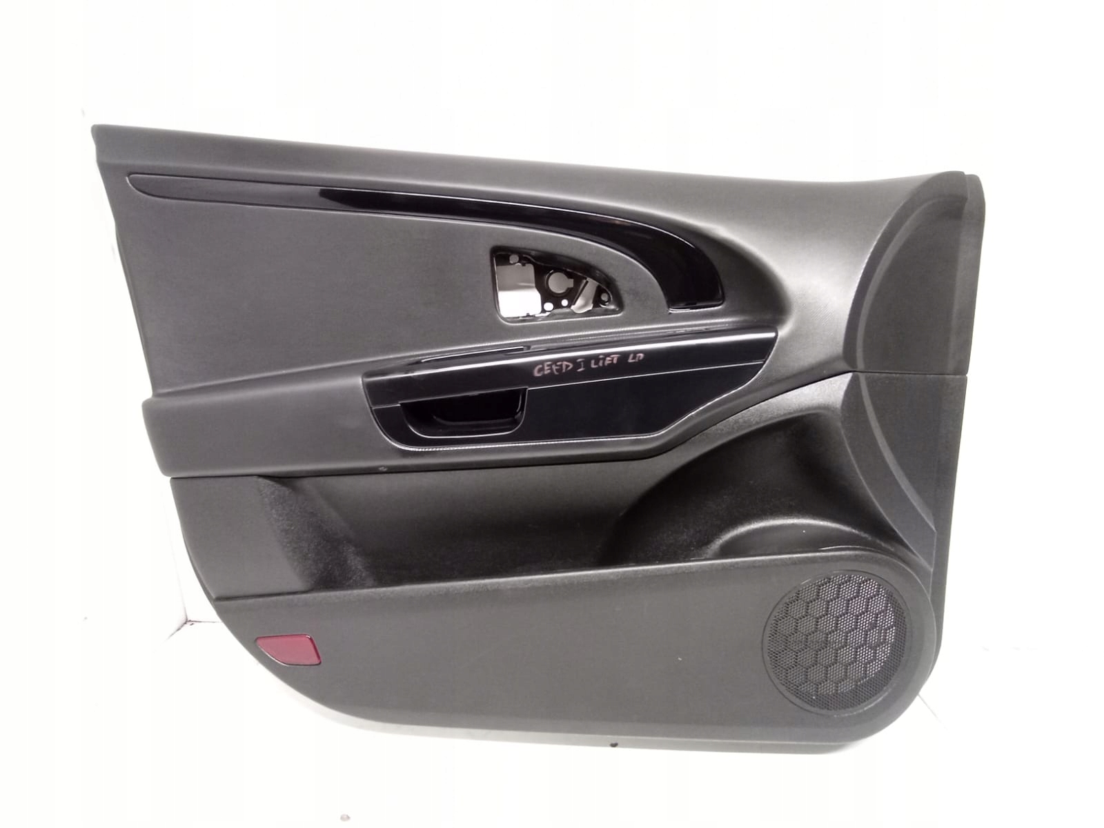 82310-1H000 - KIA CEED И БЕКОН ОБИВКА ПЕРЕДНЕЙ ЛЕВОЙ ДВЕРИ 11R-