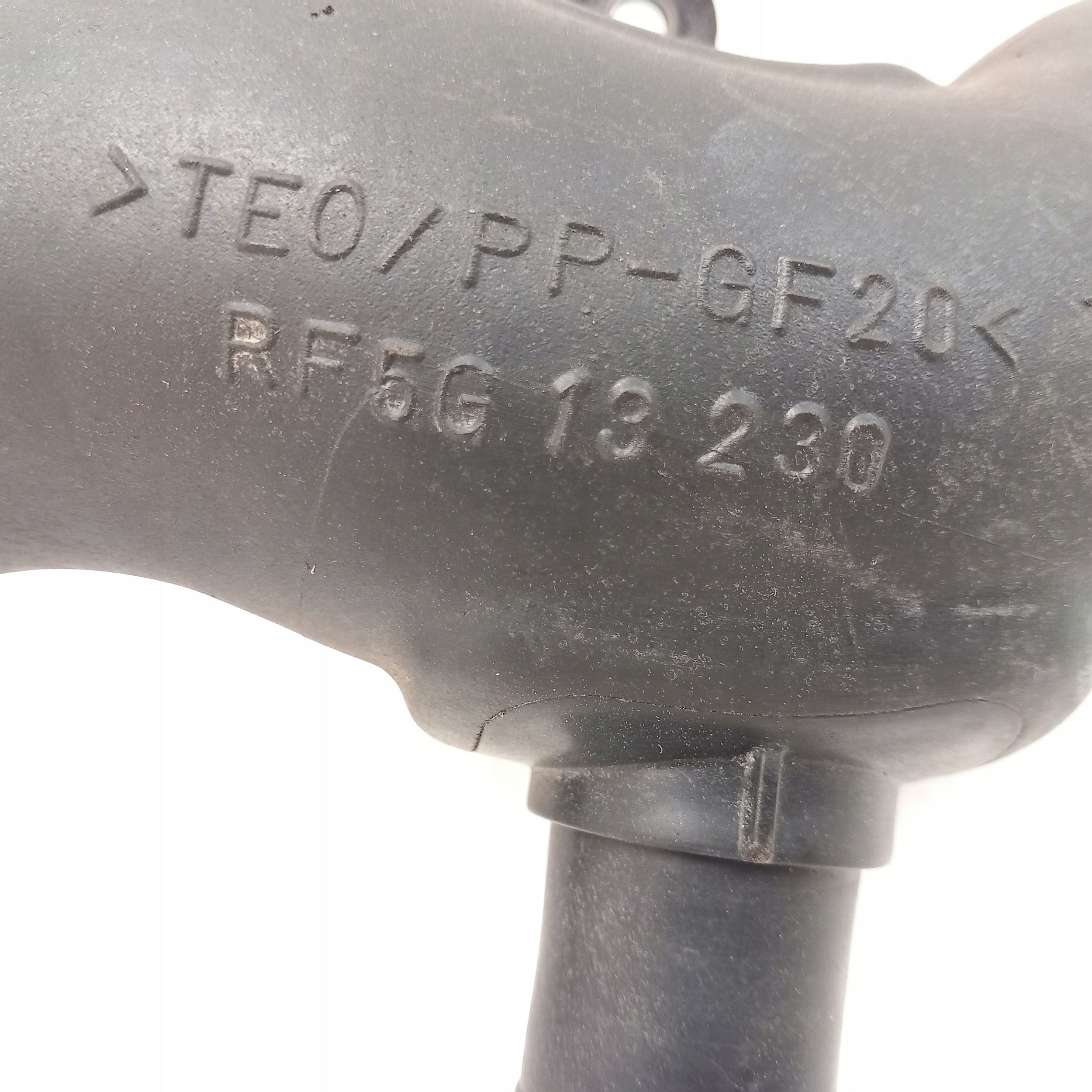 2004 mazda MPV шланг интеркулера RF5G13230