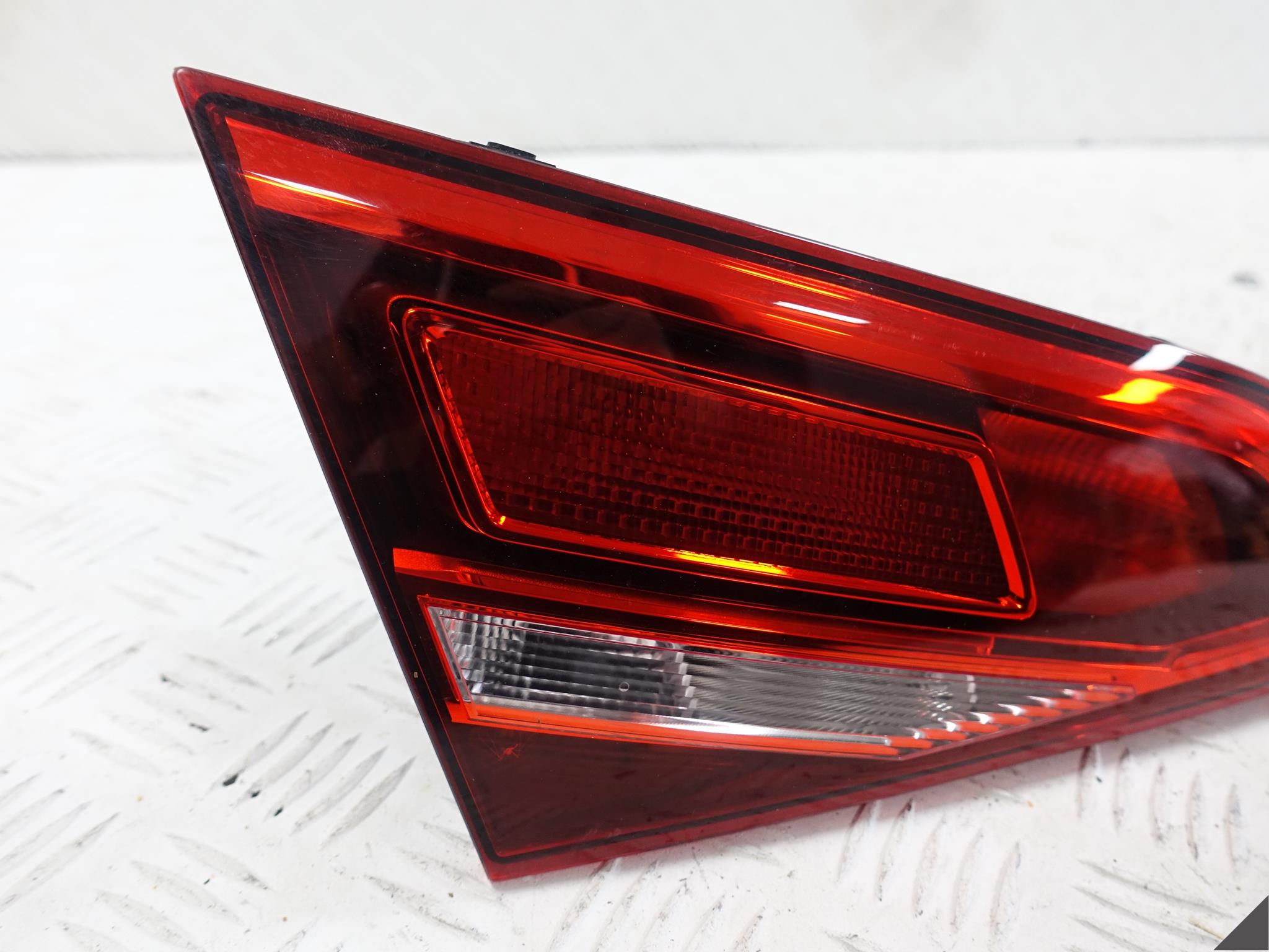 AUDI A3 8V4 LIFT 17- SPORTBACK trunk door LED left rear part