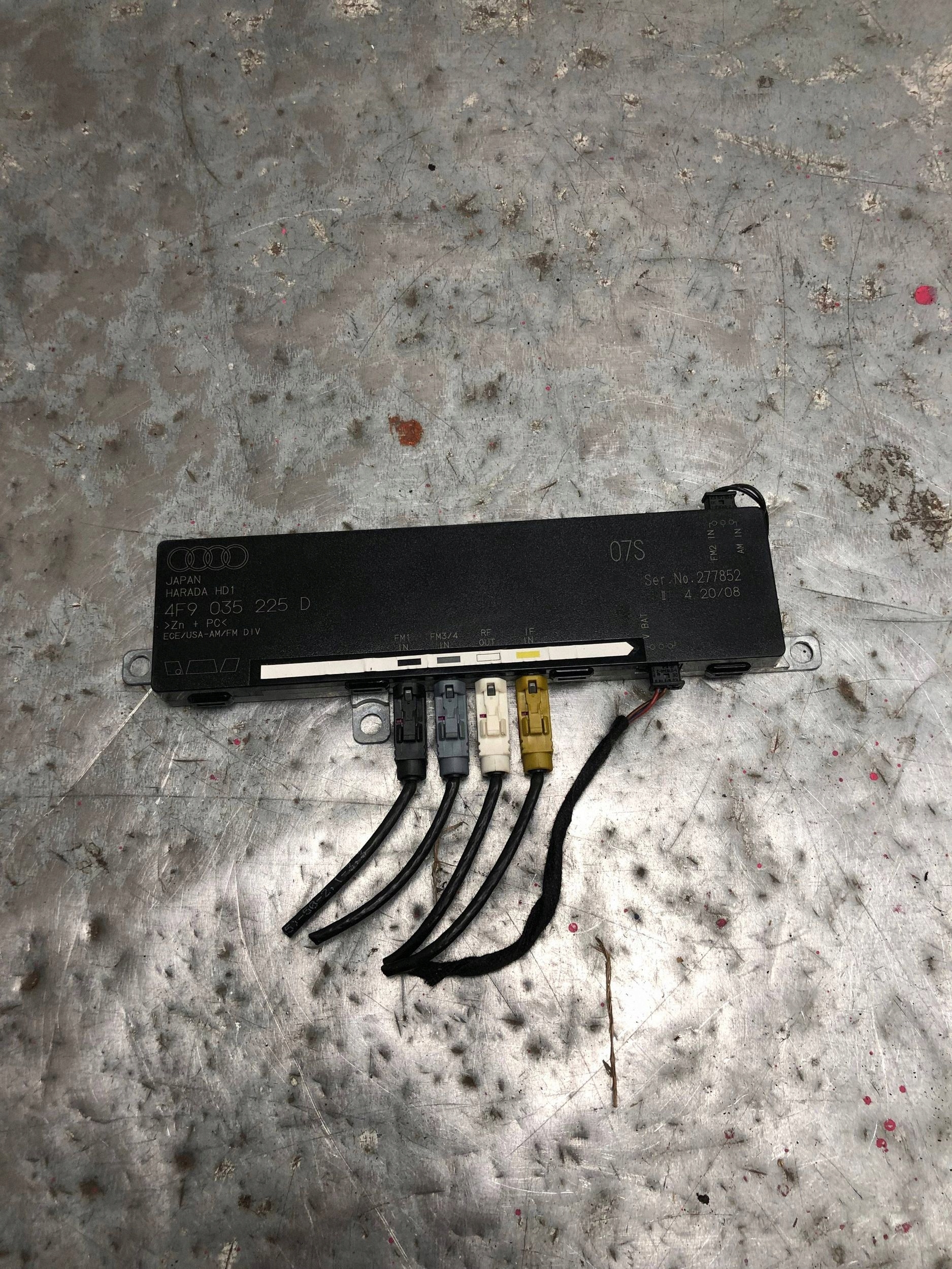 amplifier ANTENY AUDI A6 C6 KOMBI 4F9035225D