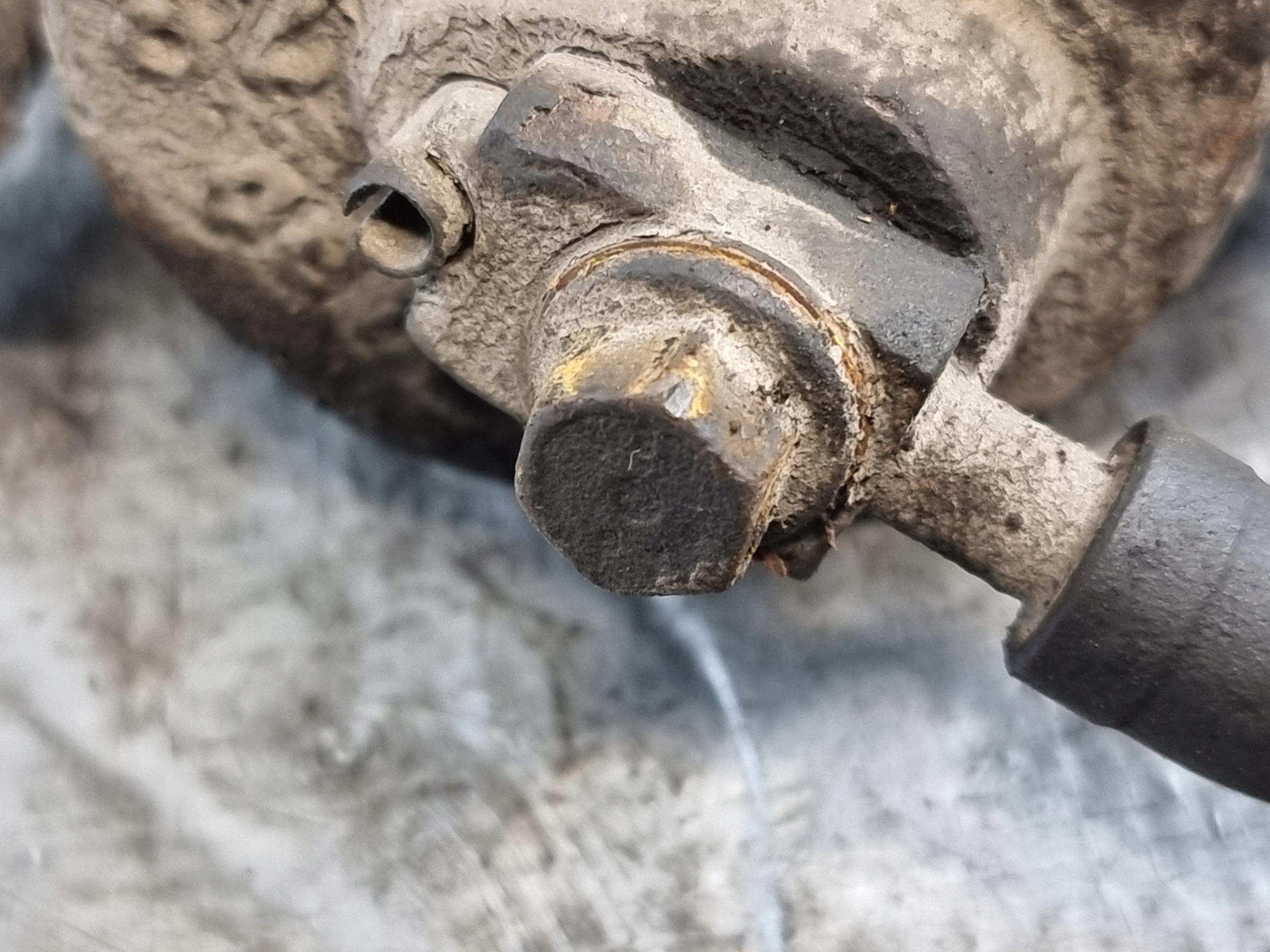 caliper brake right front SKODA OCTAVIA and 1.6B 75kW 01r