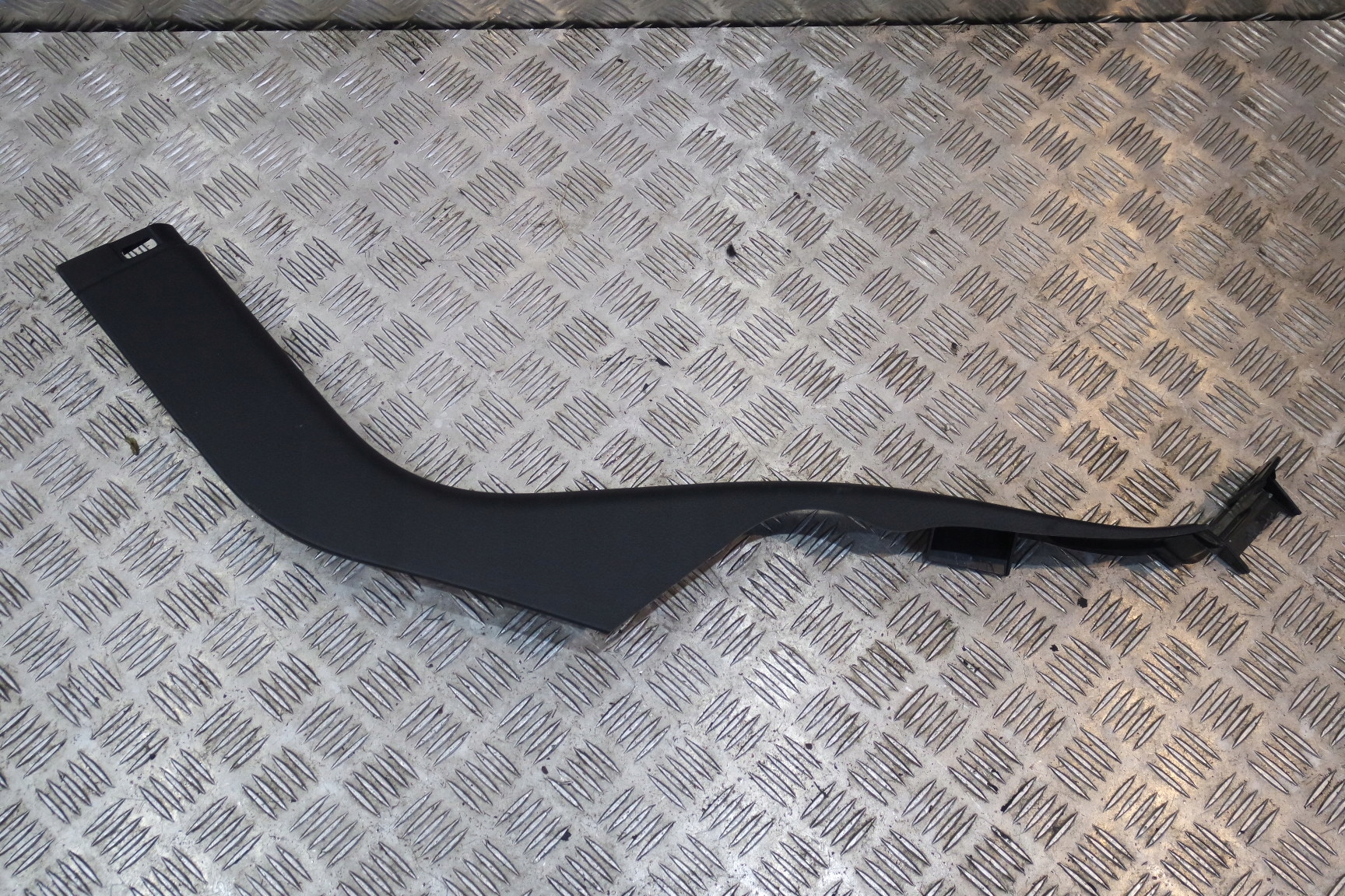 Кришка пластик задній лівий MERCEDES W463 / 4 G