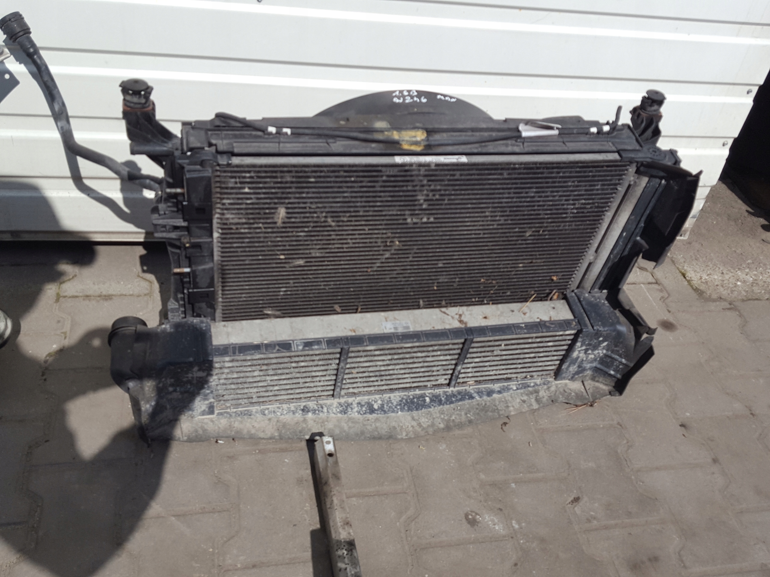 MERCEDES B W246 1.6 B PAS PRZEDNI CHŁODNICE Typ samochodu 4x4/SUV Samochody osobowe