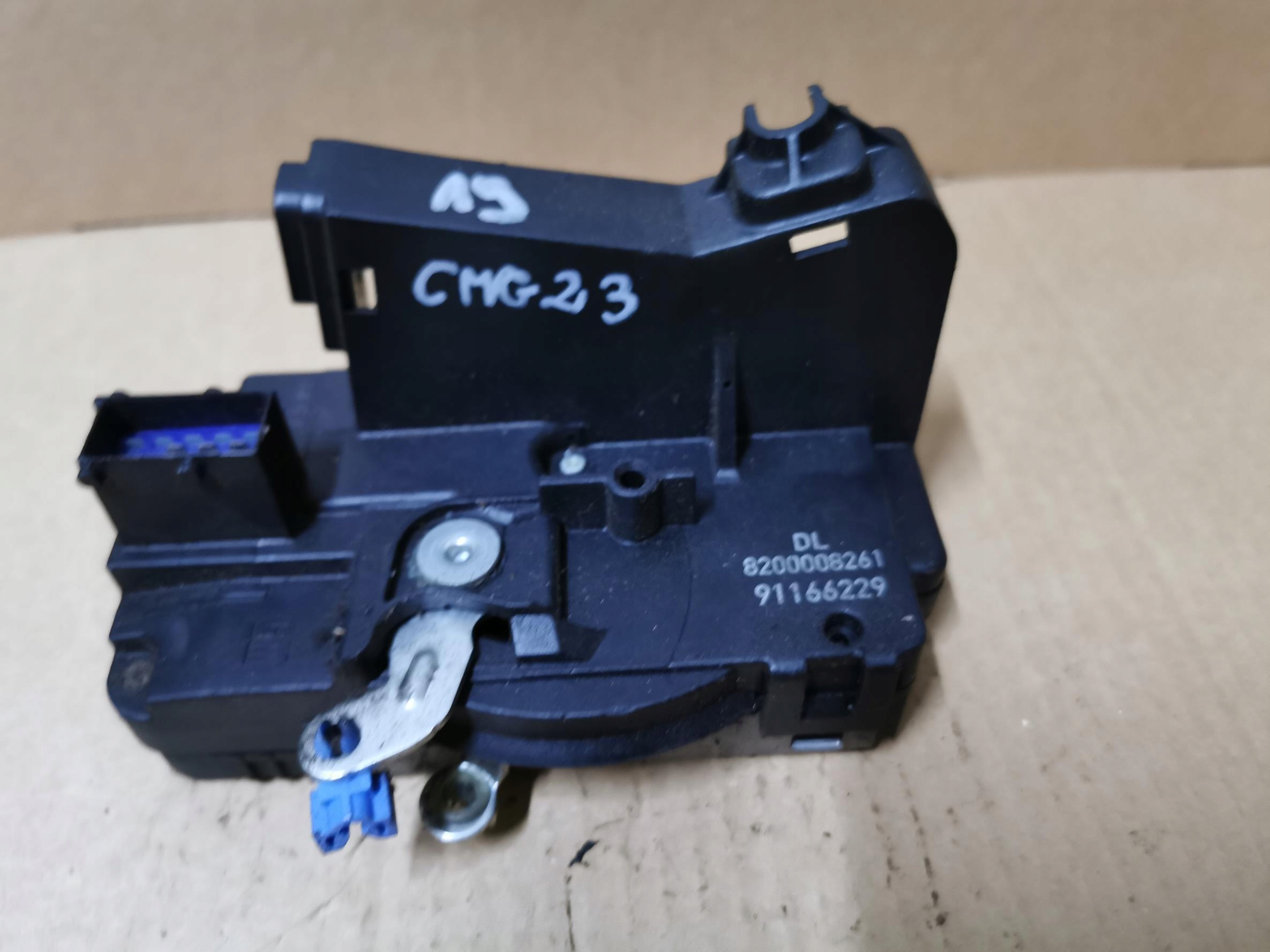 lock door right front RENAULT TRAFIC II 01-14 EU