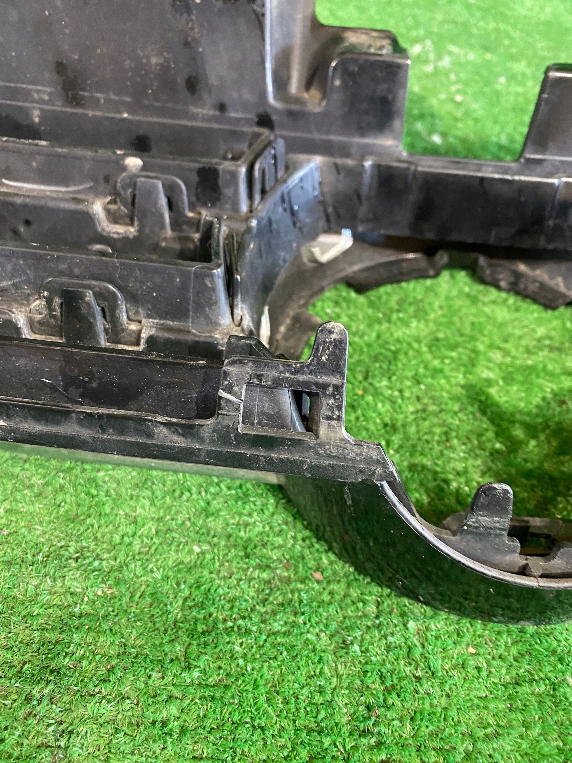 grill grille radiator VW TOURAN 5TA
