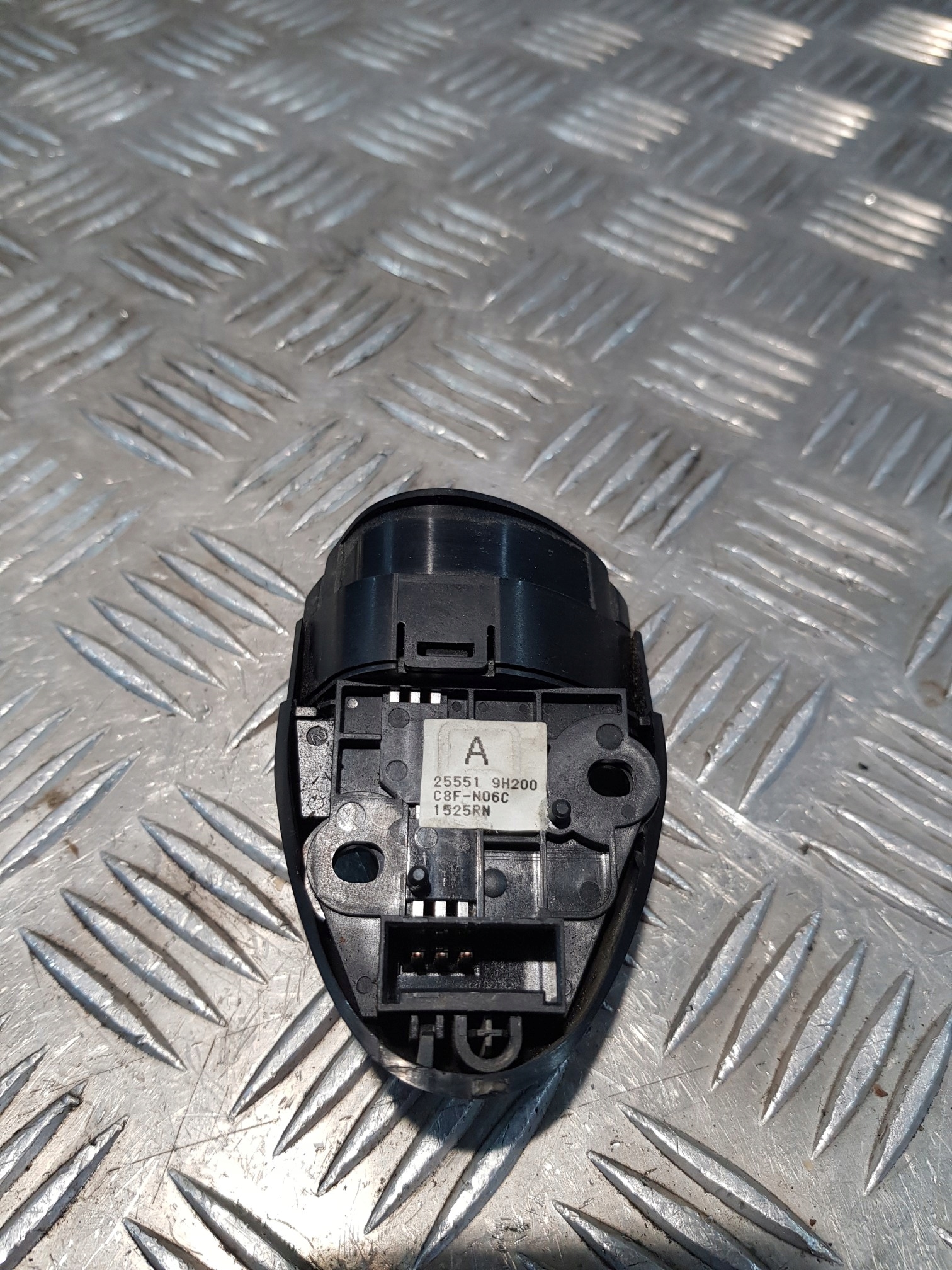 button switch for steering wheel, 255519H200 NISSAN X-TRAIL T30