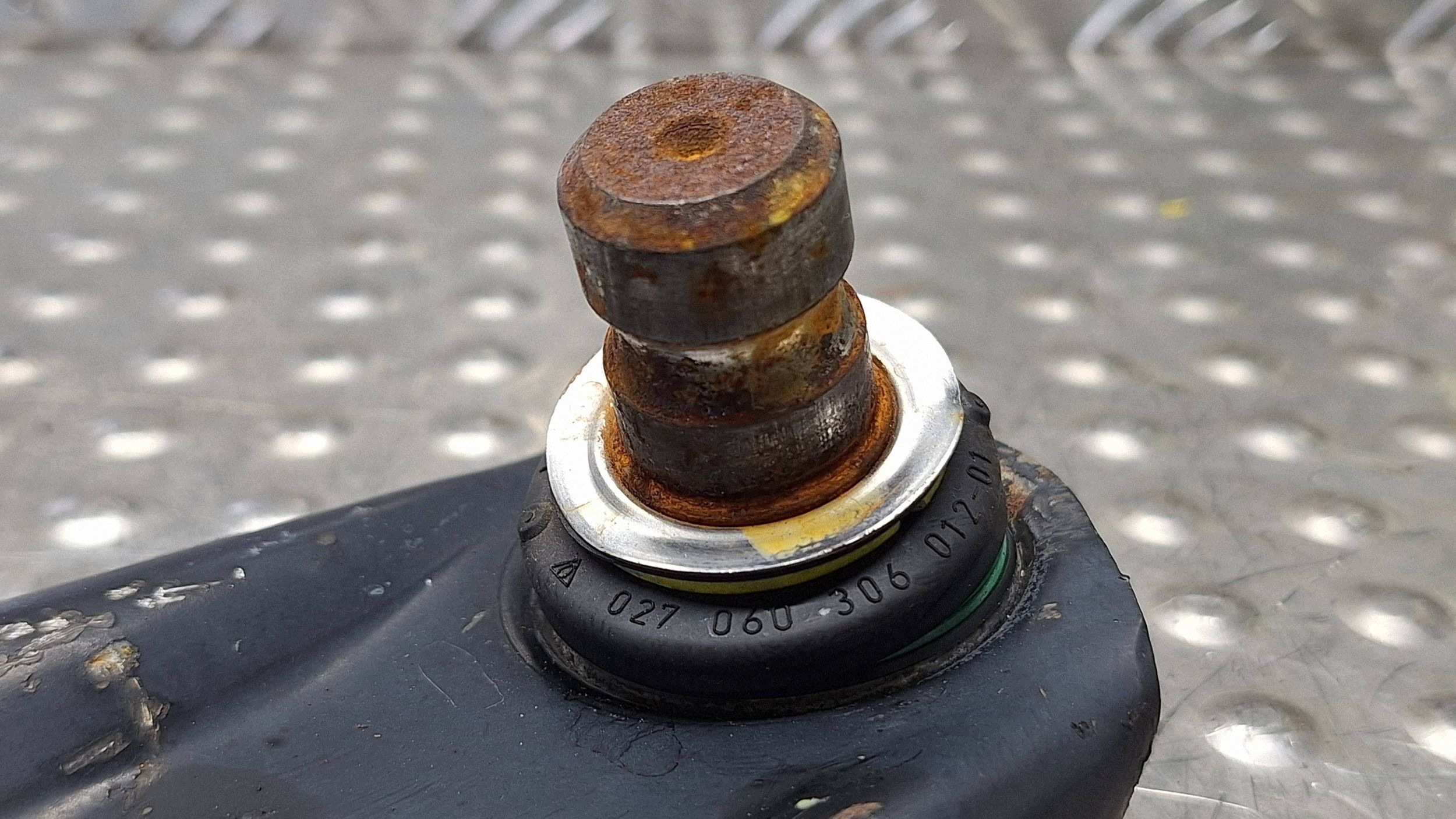 arm left front L1TC-3051-AB FORD PUMA MK2