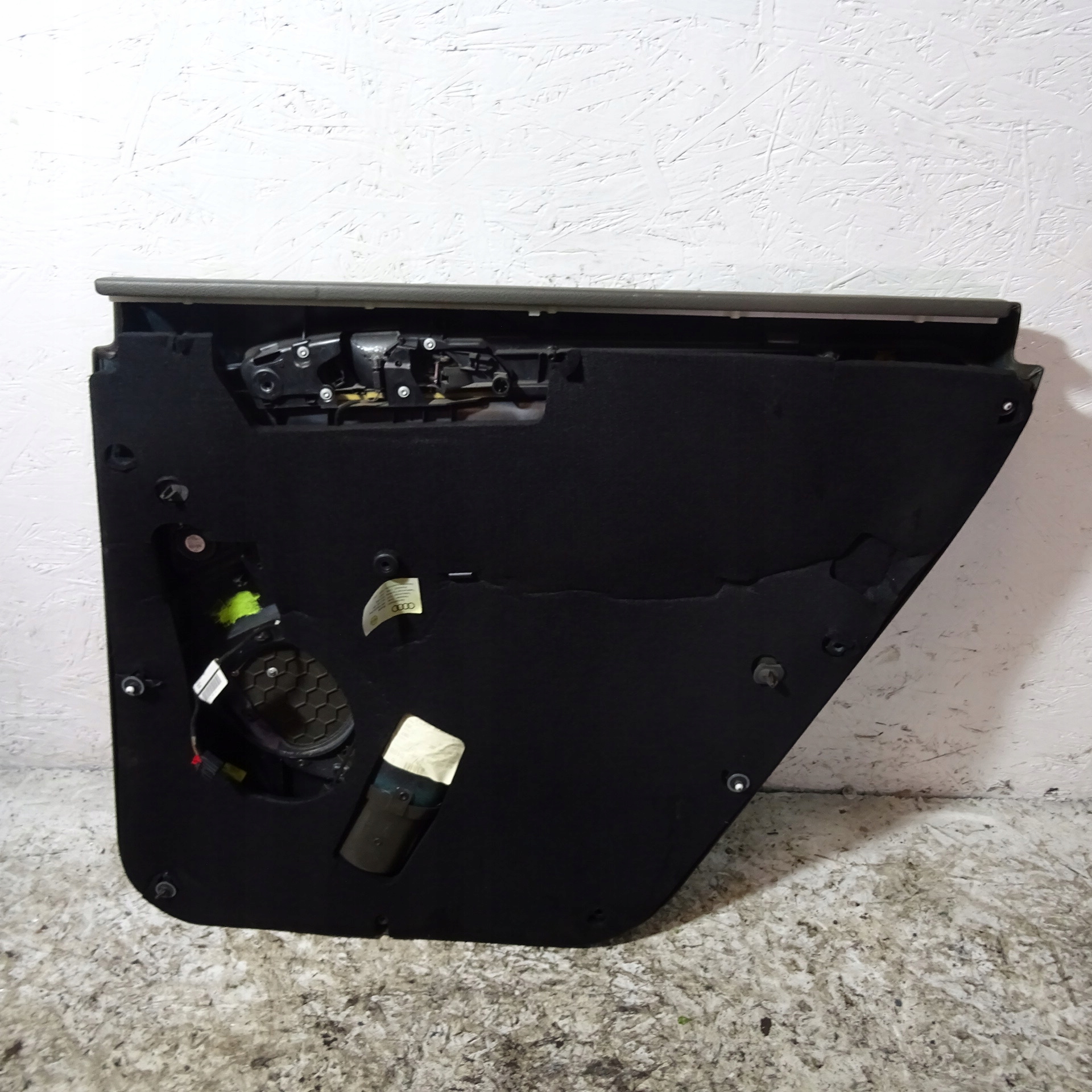 AUDI Q7 4L upholstery door left rear part