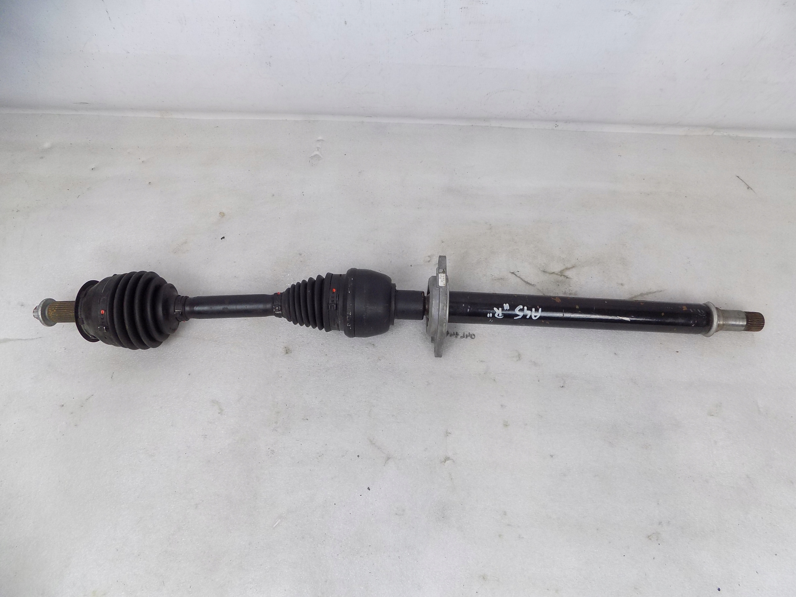 A2423300200 - MERCEDES W176 A45 AMG 2.0 T 360 л. с. правый полуось