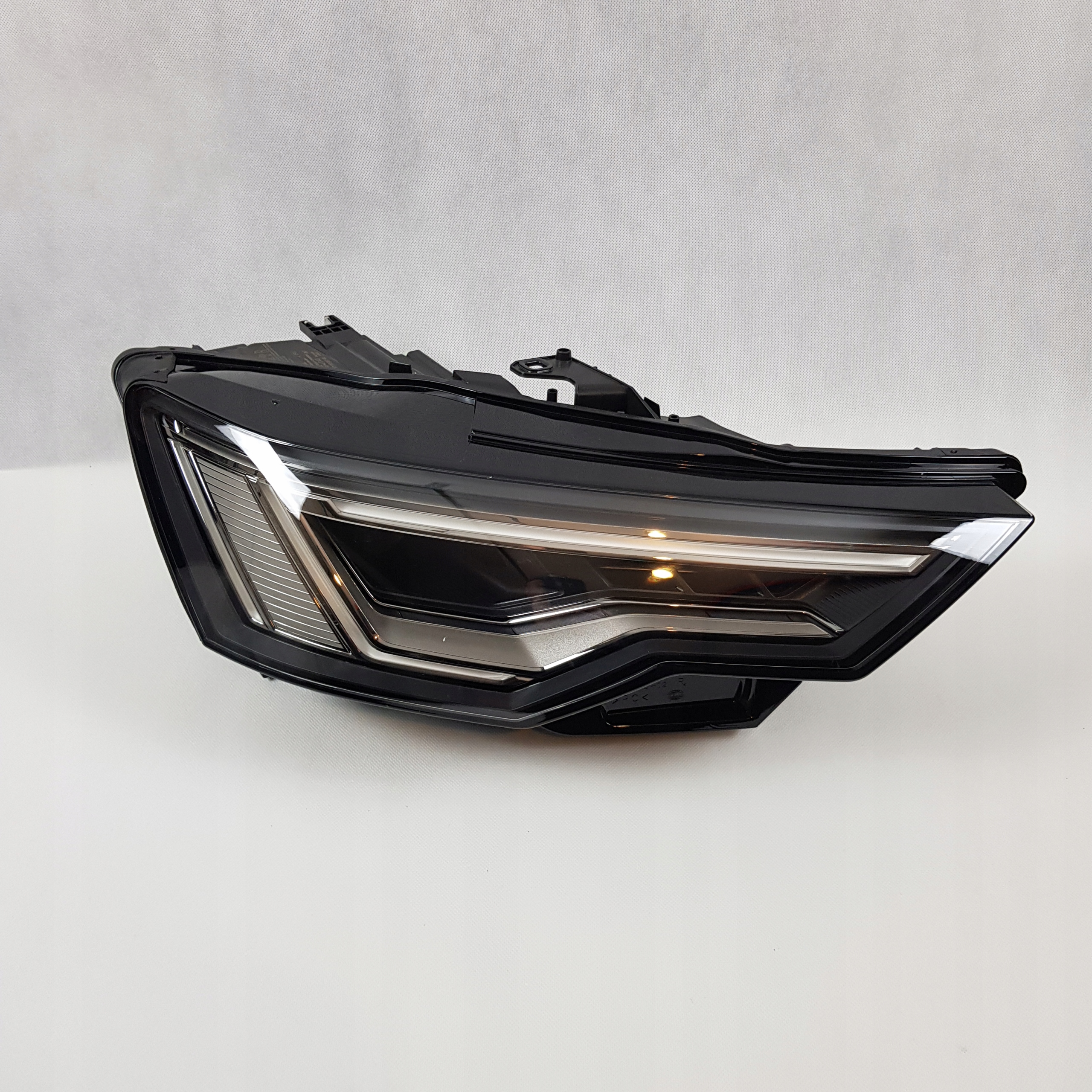 Audi A6 C8 full led фара правая 4K0941040