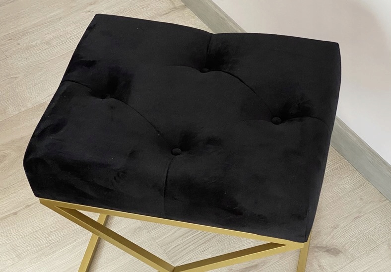 Ławka pufa tapicerowana metalowy loft czarny złoty Wysokość mebla 45 cm