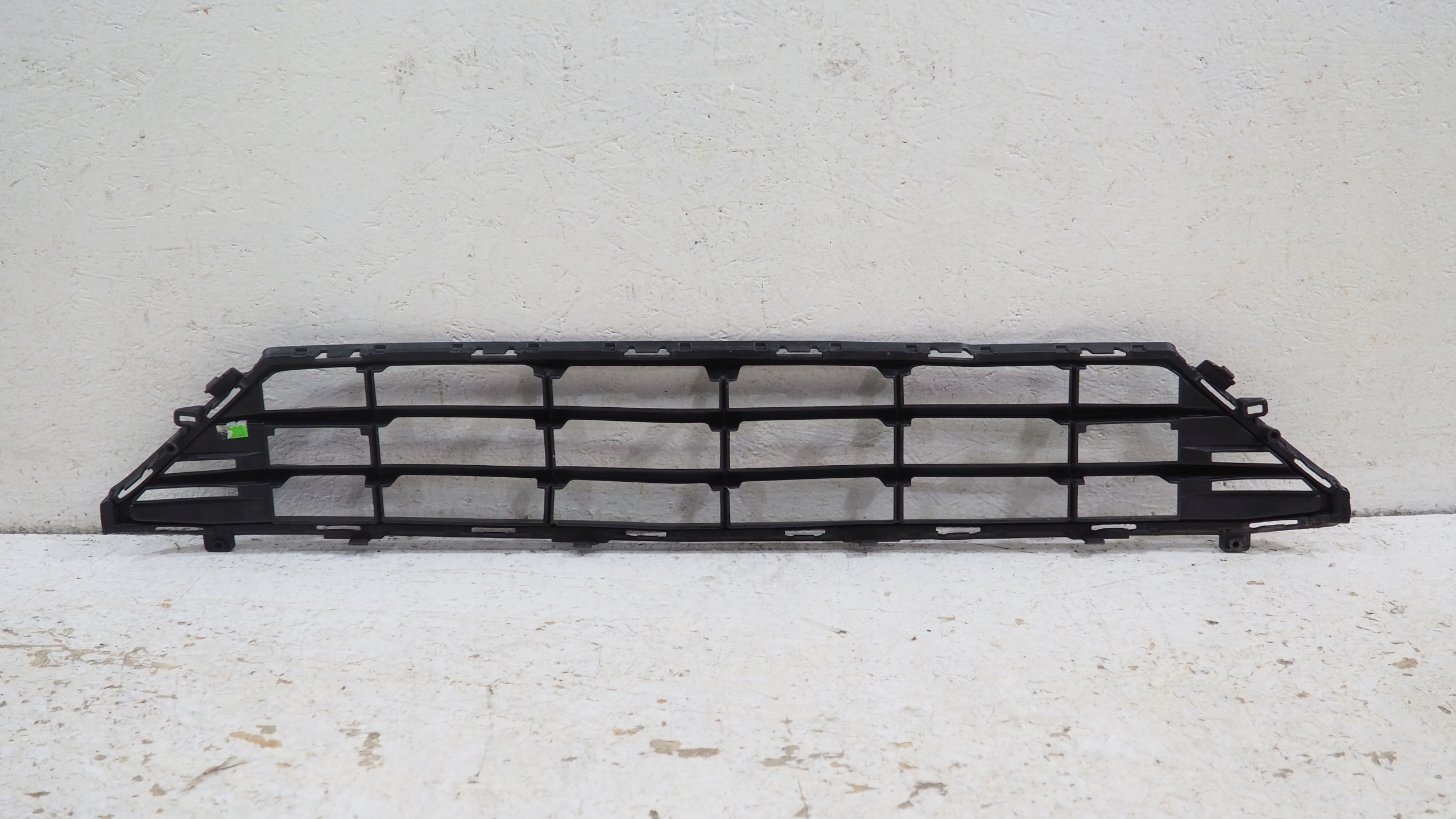 Volvo XC60 II central grid of a bumper front 32296070