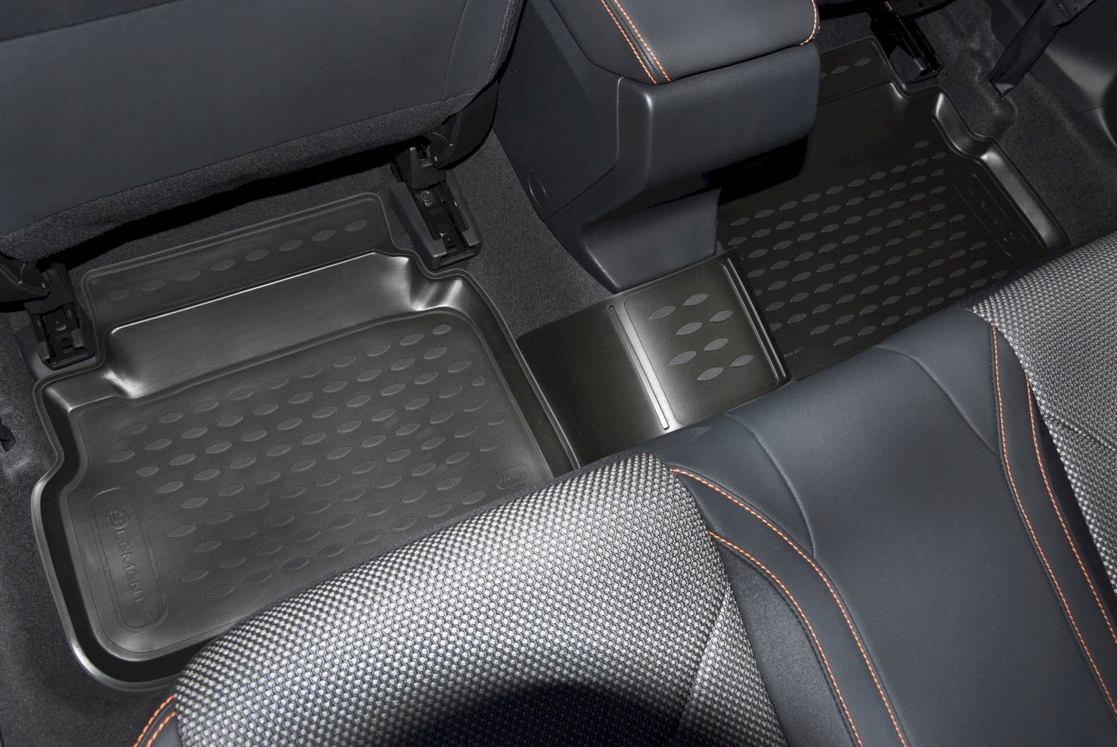 TOYOTA COROLLA VERSO 04-09 DYWANIKI GUMOWE KORYTKA Zestaw wieloelementowy tak