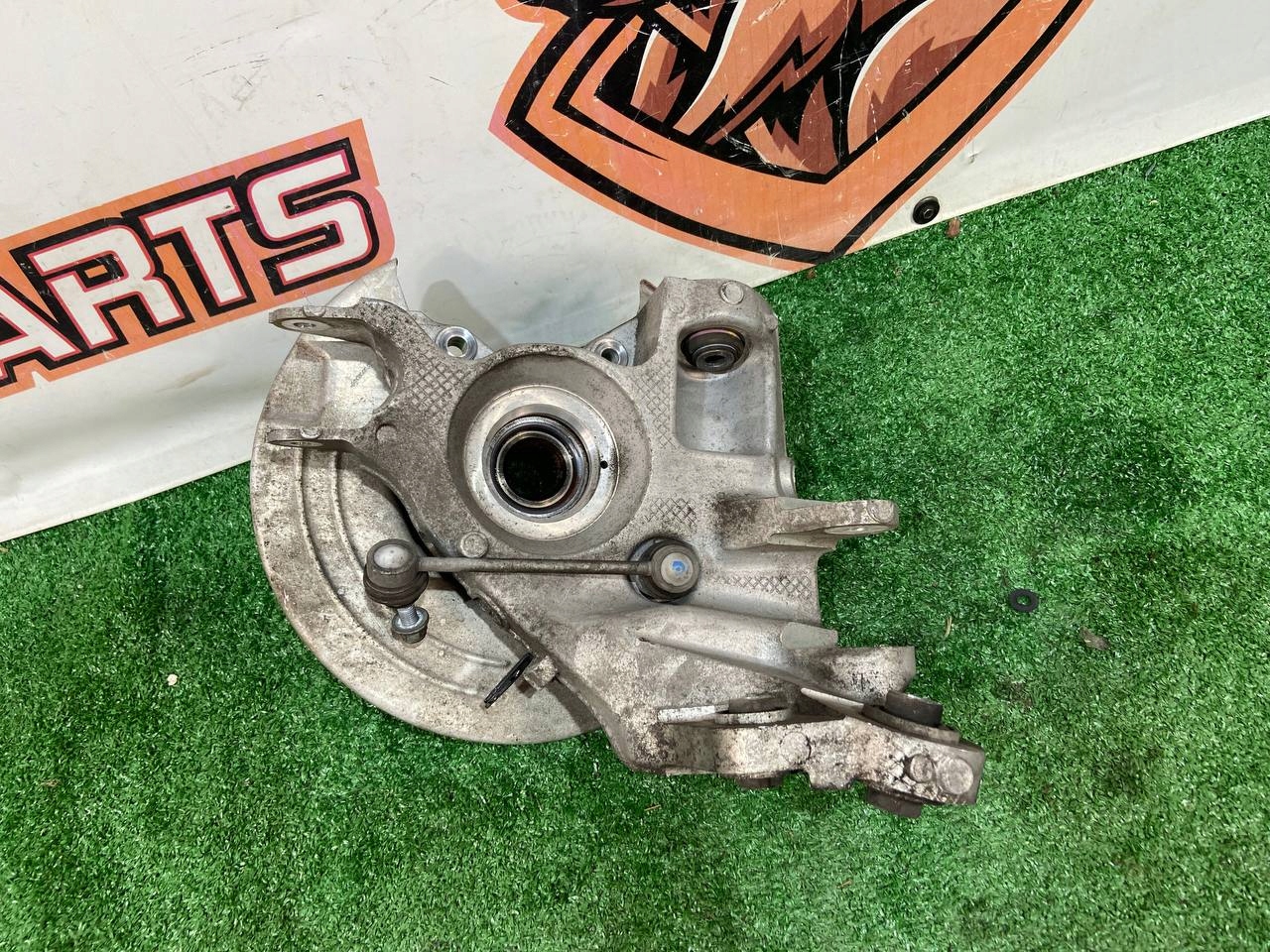 поворотный кулак RANGE ROVER L551 K8D2-5A968-CA