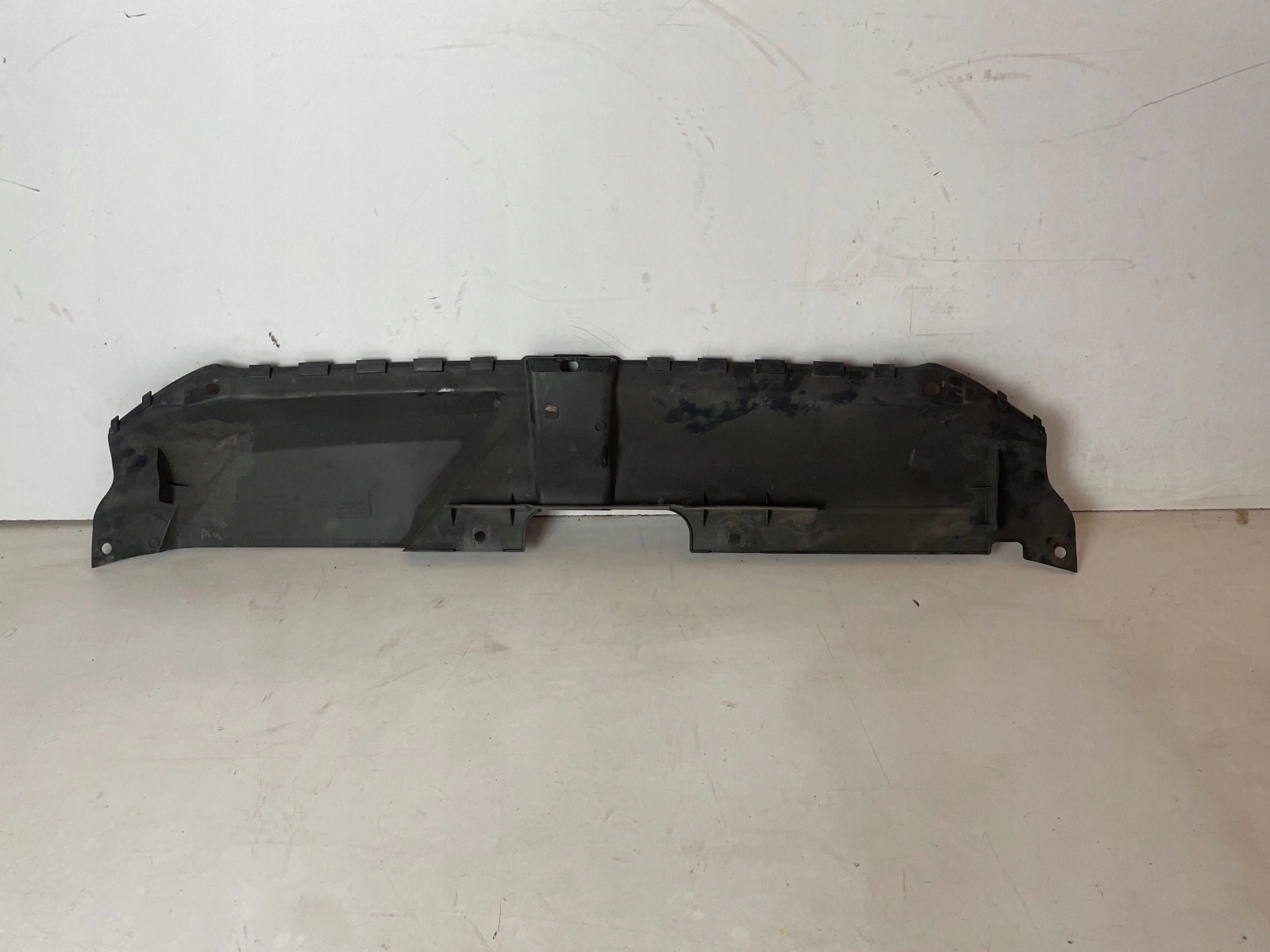 kryt Horn stěny předního Audi A4 B8
