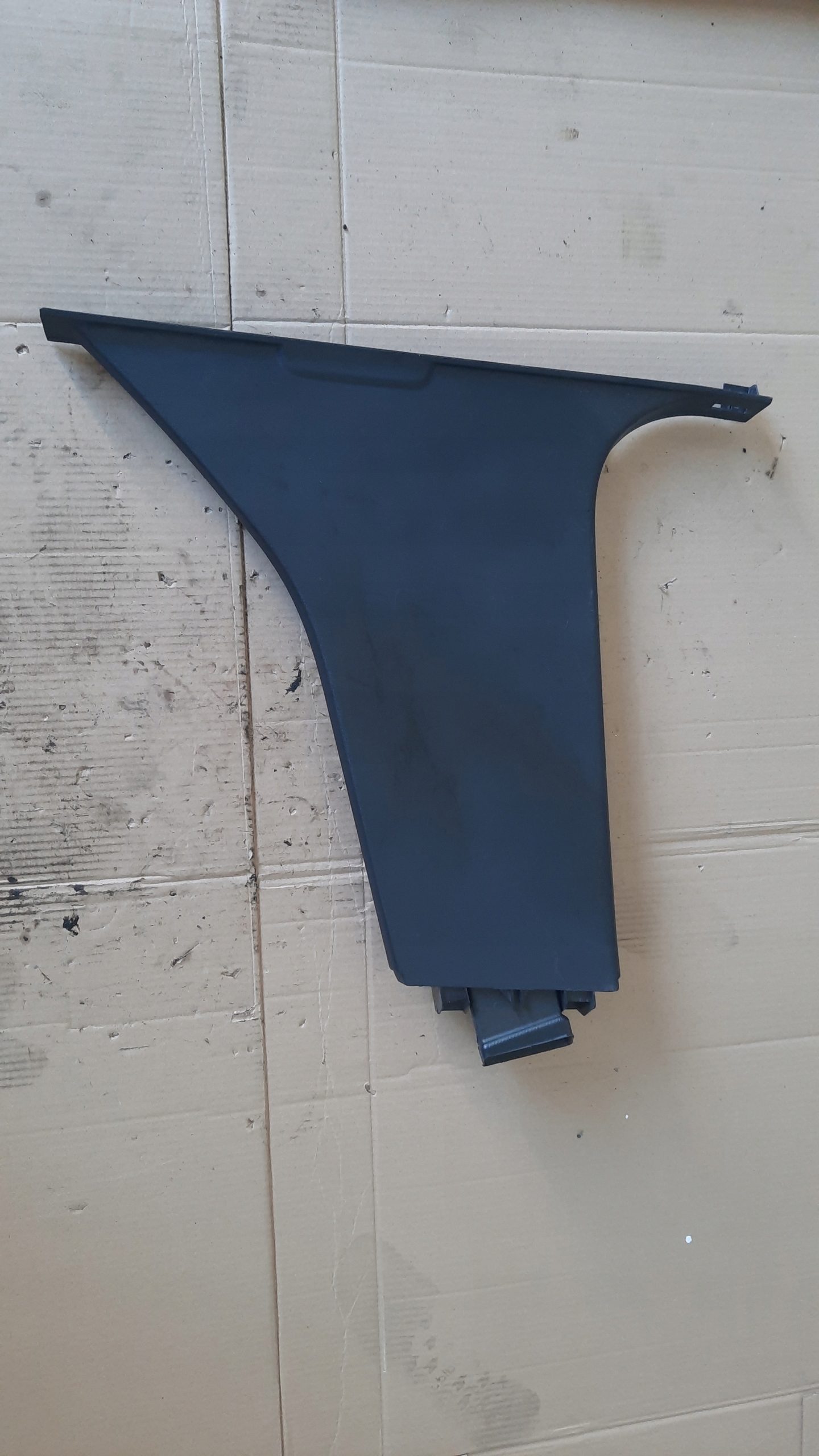 ЗАЩИТА СТОЙКИ B ПРАВА VOLVO V601r 31307480