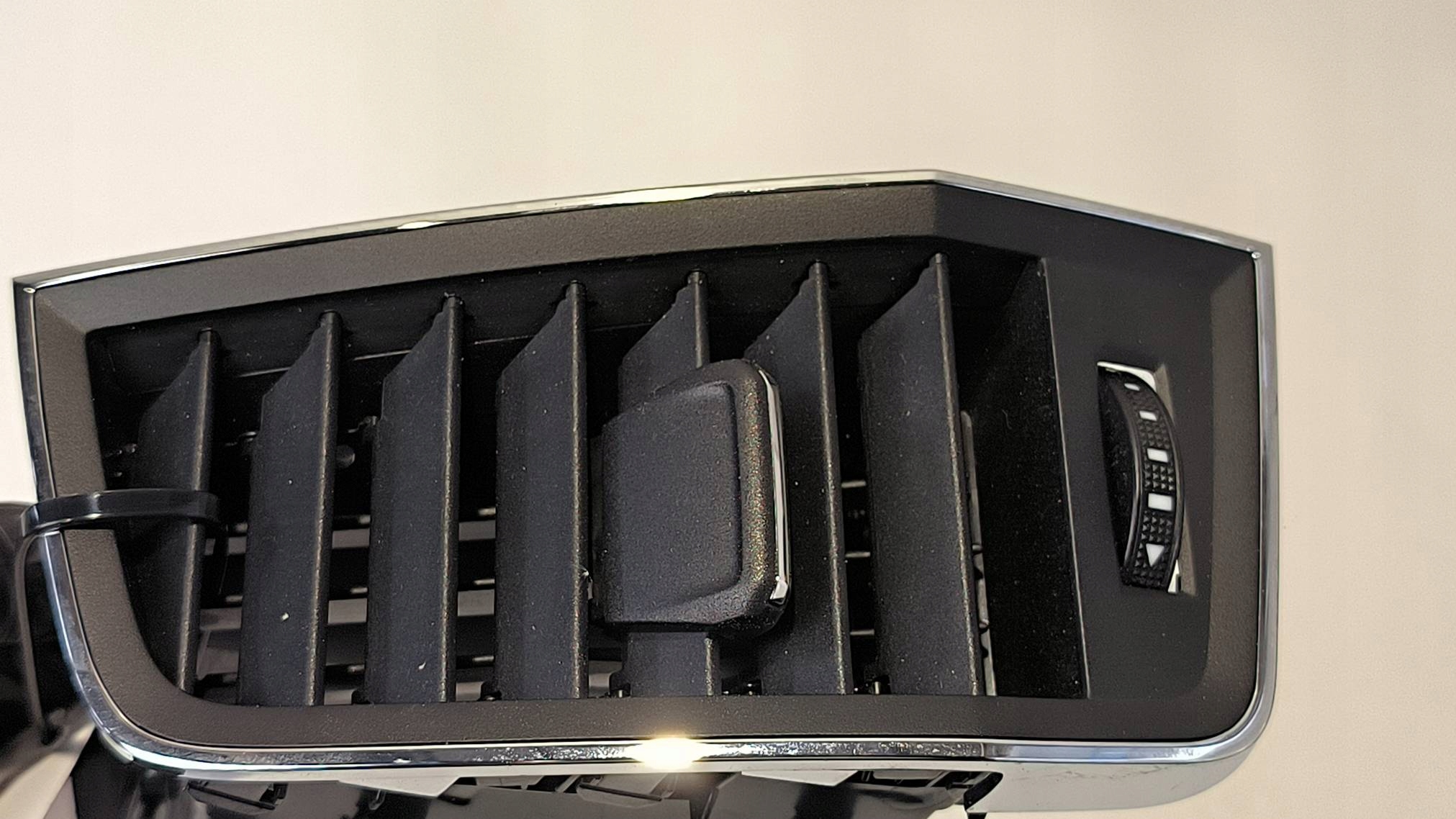 grid 57A819702A SKODA KAROQ LIFT