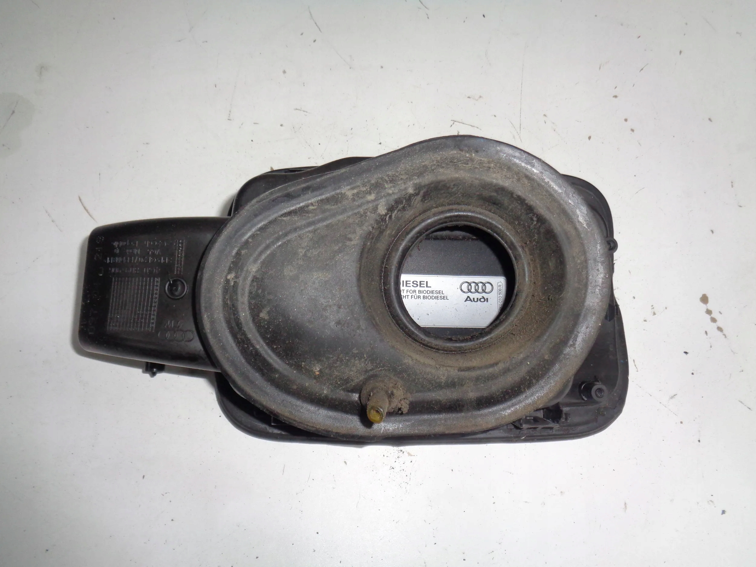 AUDI A6 C7 KOMBI Tankklappe des Kraftstoffsbehälters 12r