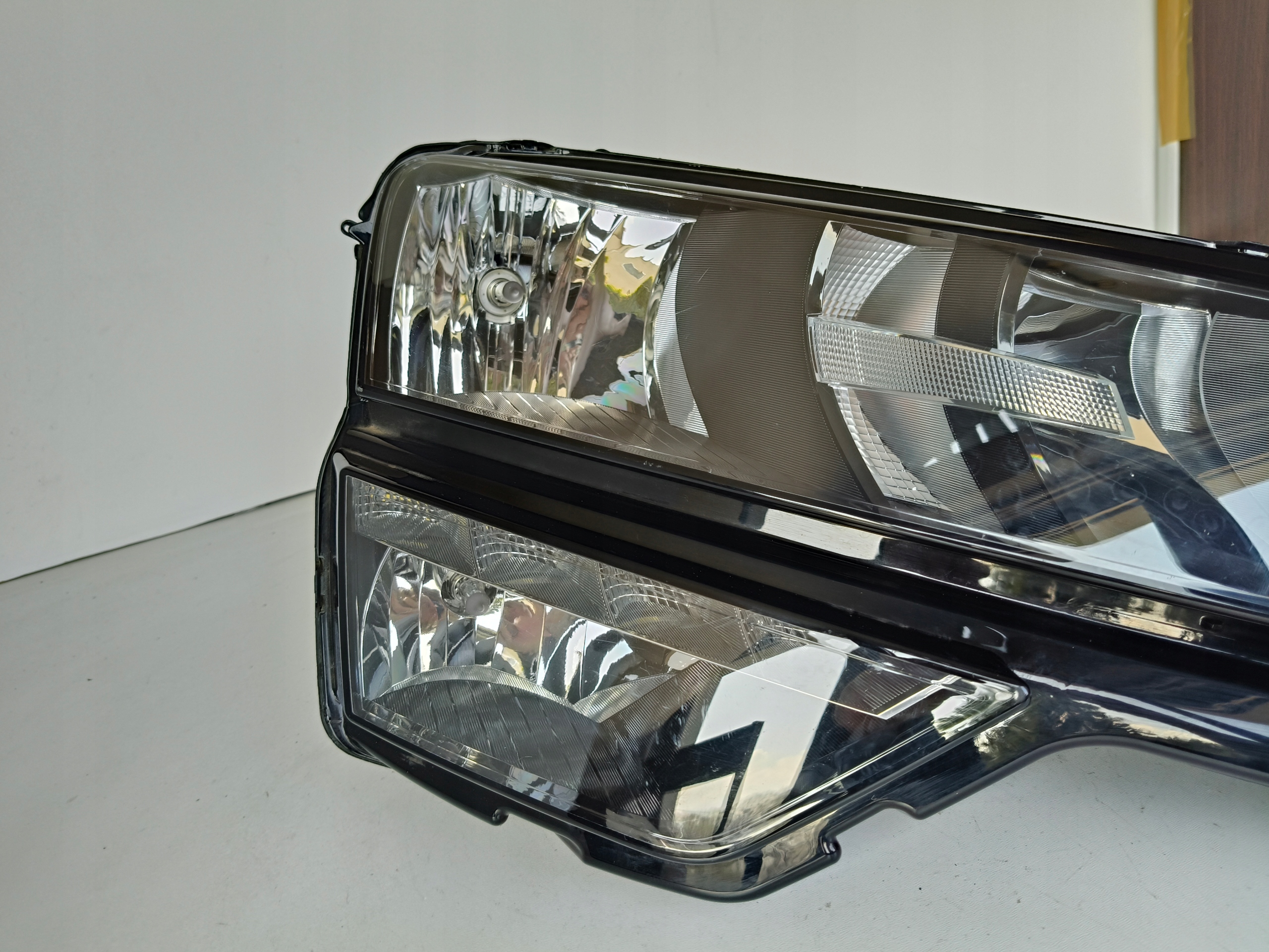 light right REFLEKTOR SKODA KAROQ 57A 17- LED