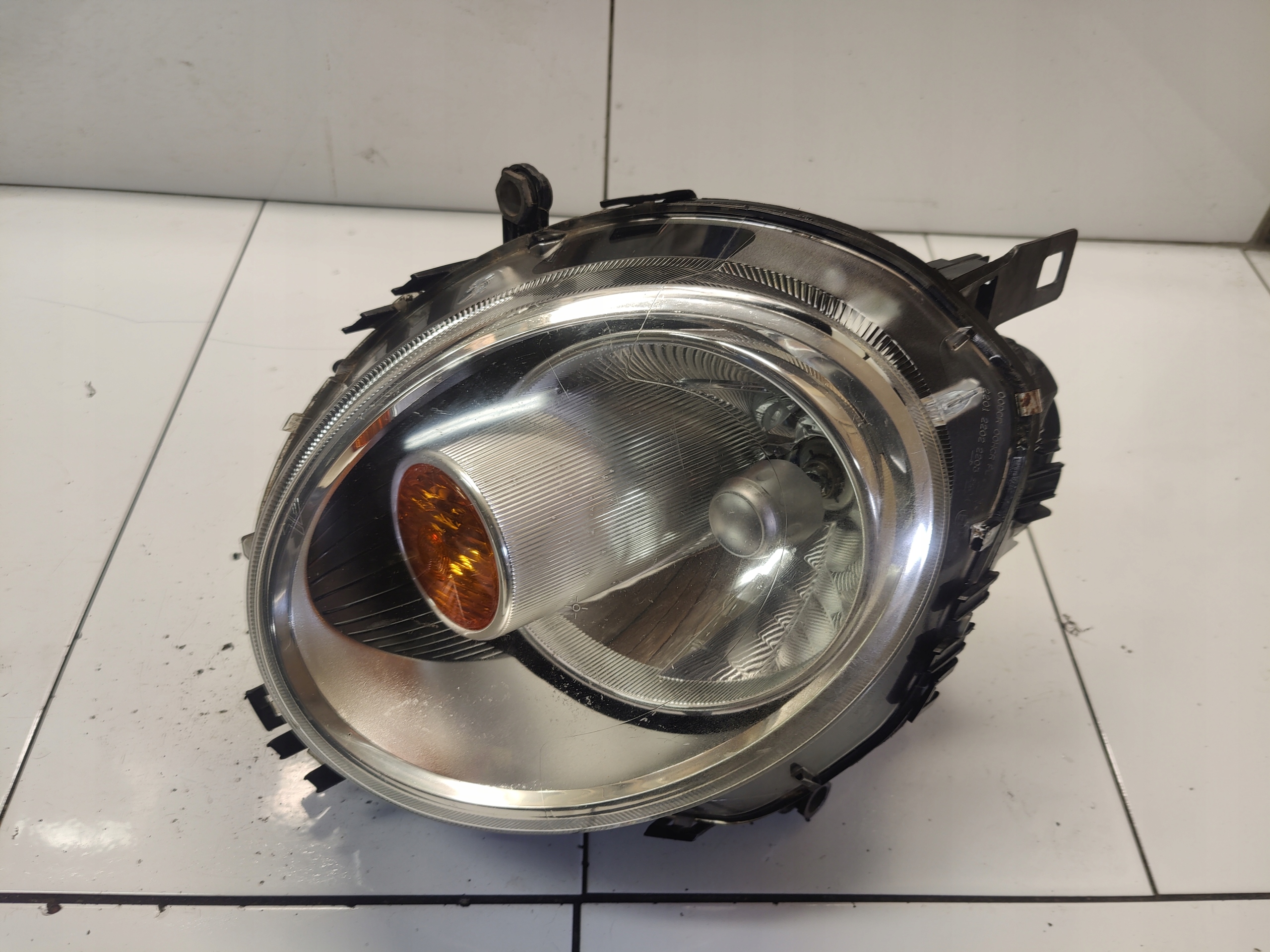 MINI COOPER R56 light right front front UK ANGLIA 0301225702