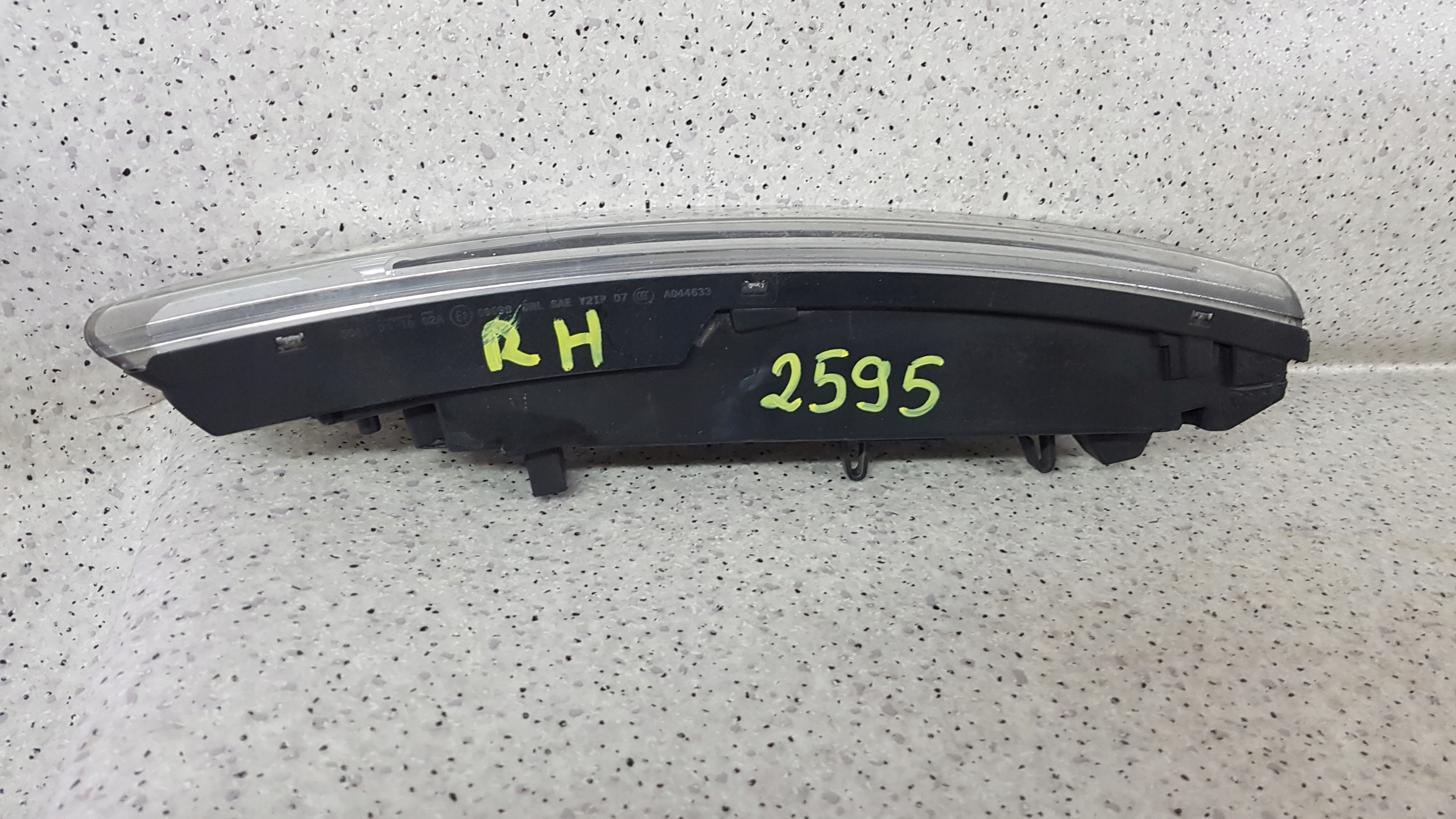 PORSCHE CAYENNE II 7P 2010 - left light DRL LED 2595