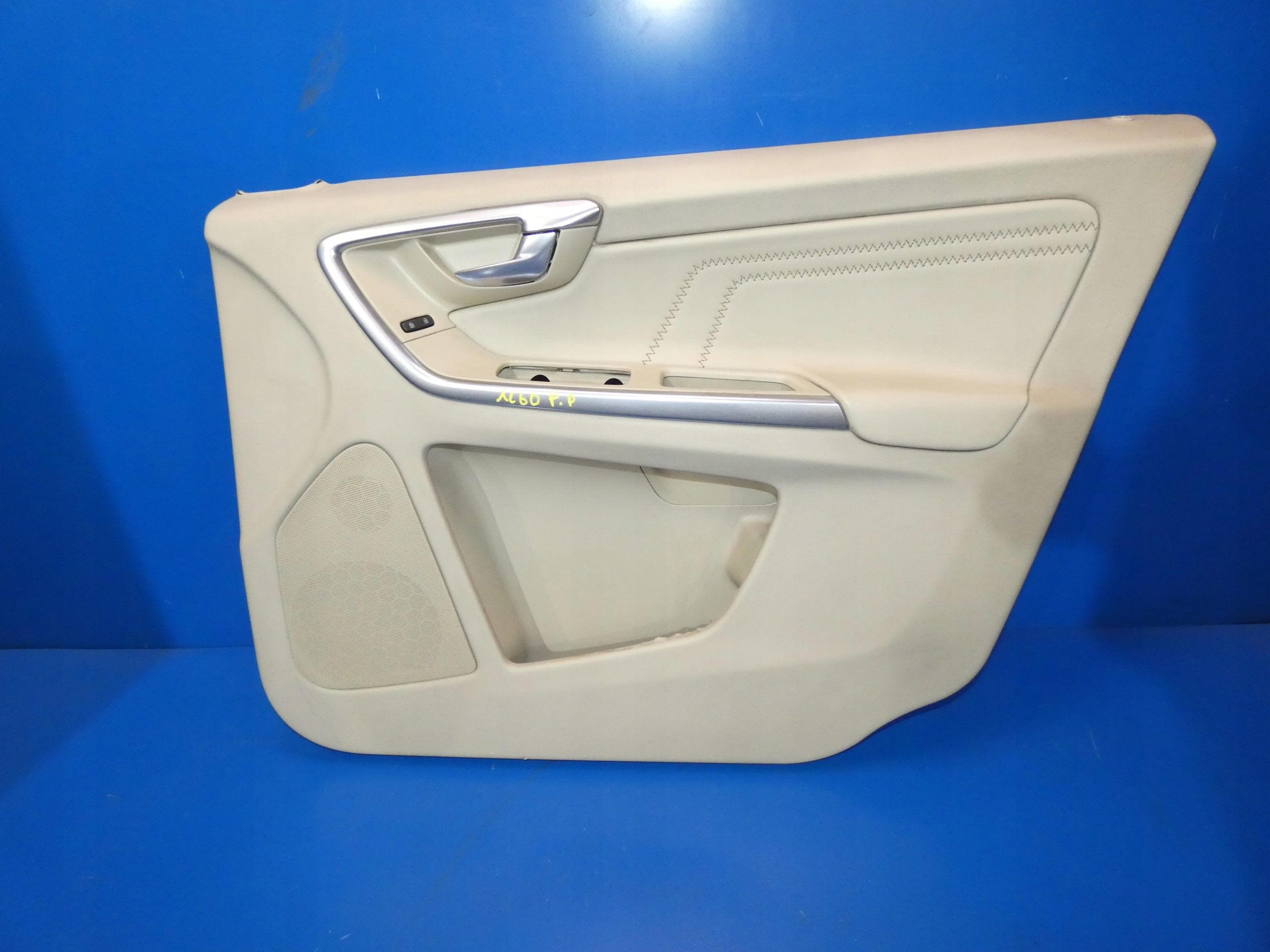 VOLVO XC60 and side door right front OCEAN RACE