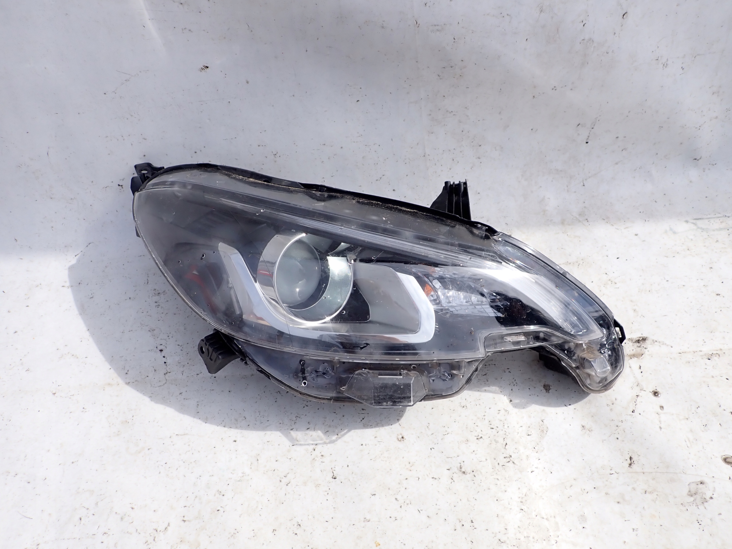 PEUGEOT 108 14- light front front right