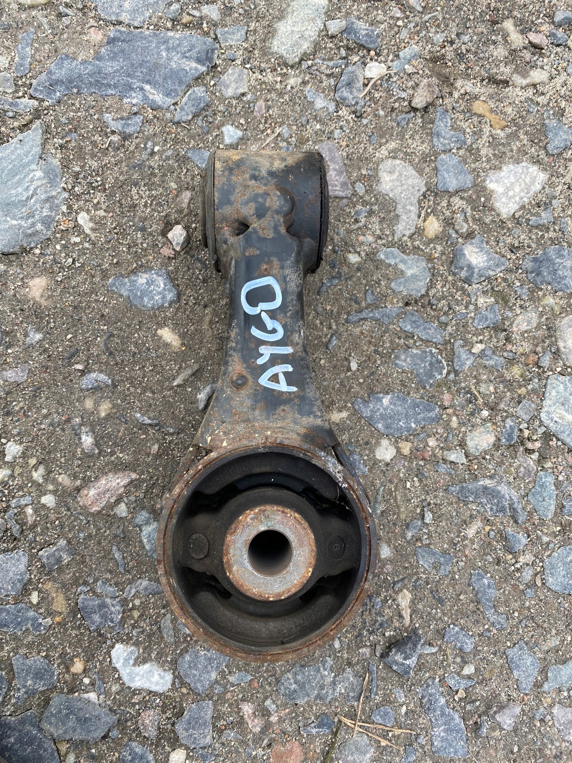 TOYOTA AYGO and holder engine mount CENTRALNA